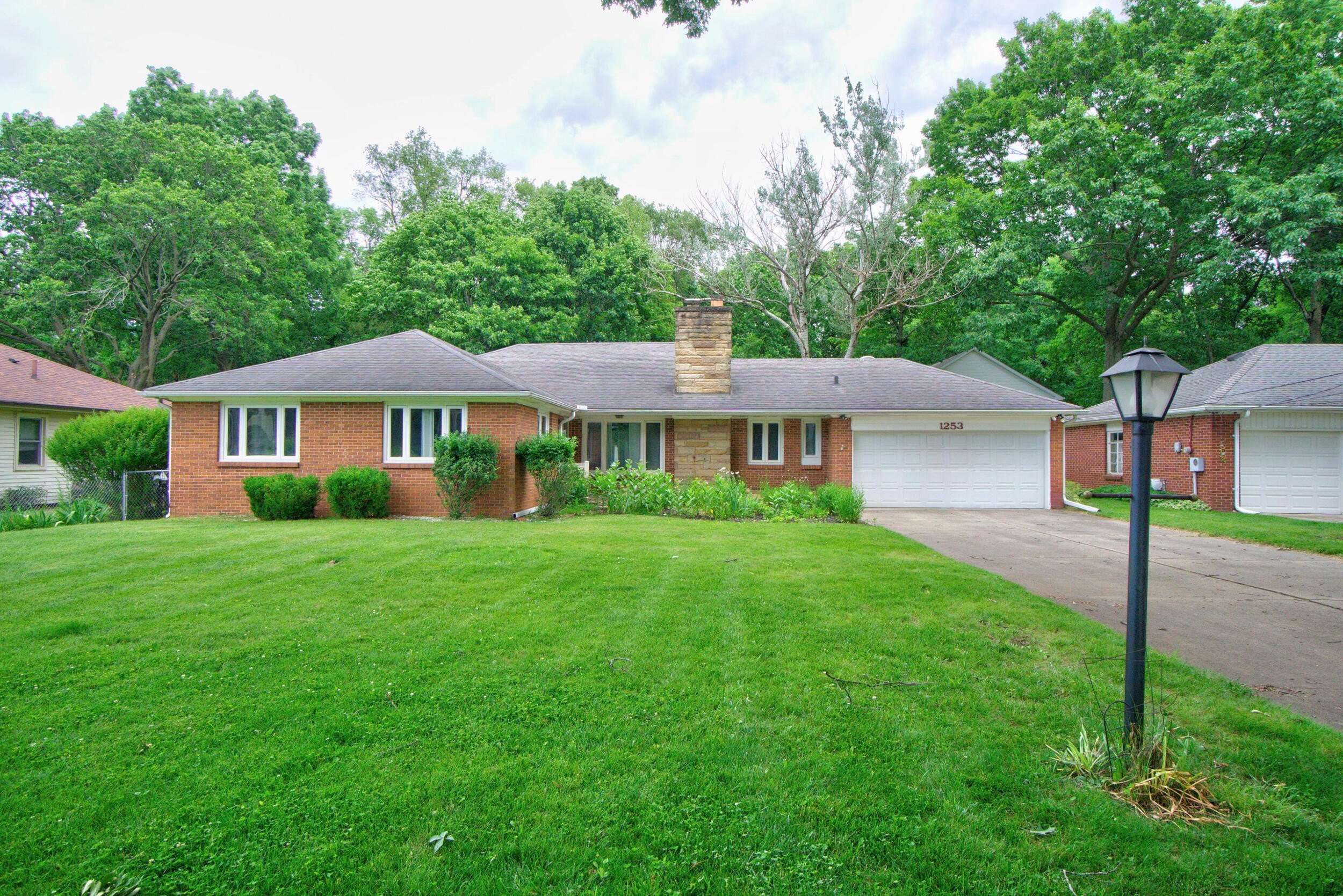 Single Family 3BR 2BA - 1253 Levant Street, Jackson, MI