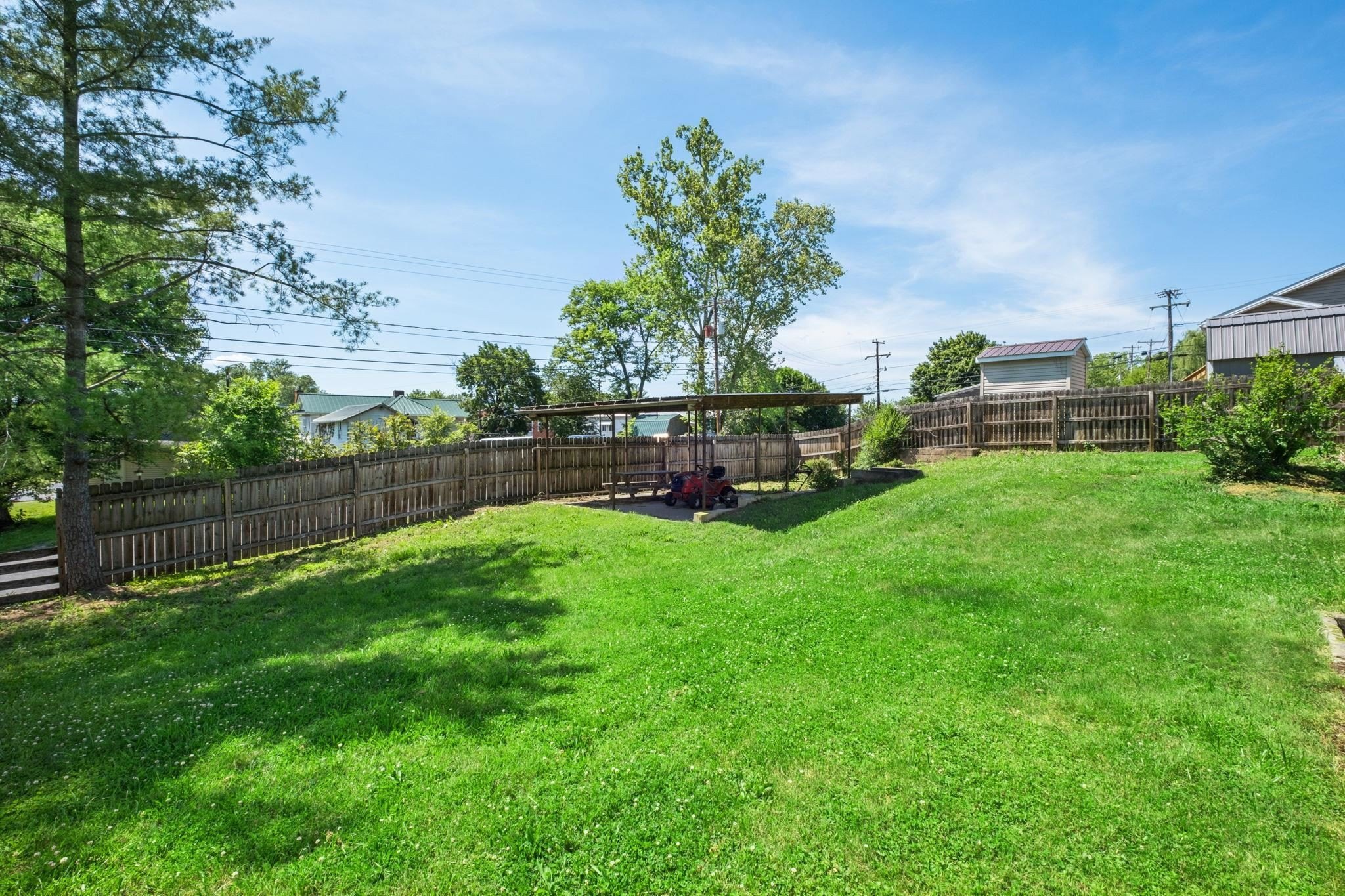 Single Family 3BR 1BA - 125 E RIVERSIDE DR, TIMBERVILLE, VA
