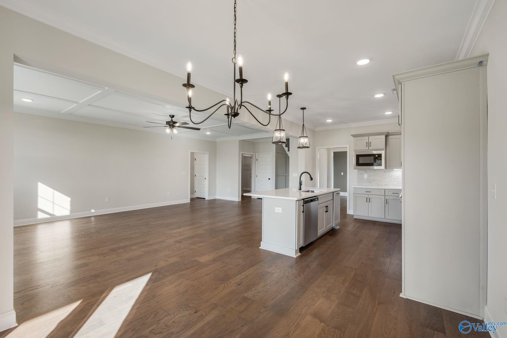 Single Family 5BR 4BA - 136 Brier View Drive, Meridianville, AL