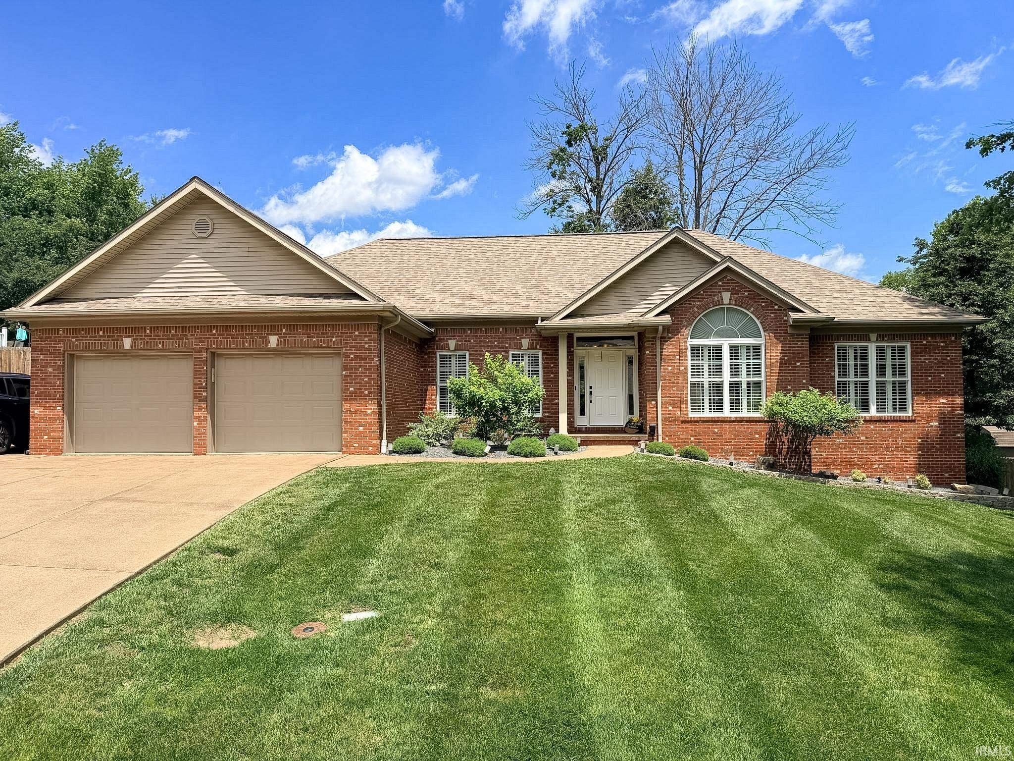Single Family 4BR 4BA - 400 Knollview Drive, Evansville, IN
