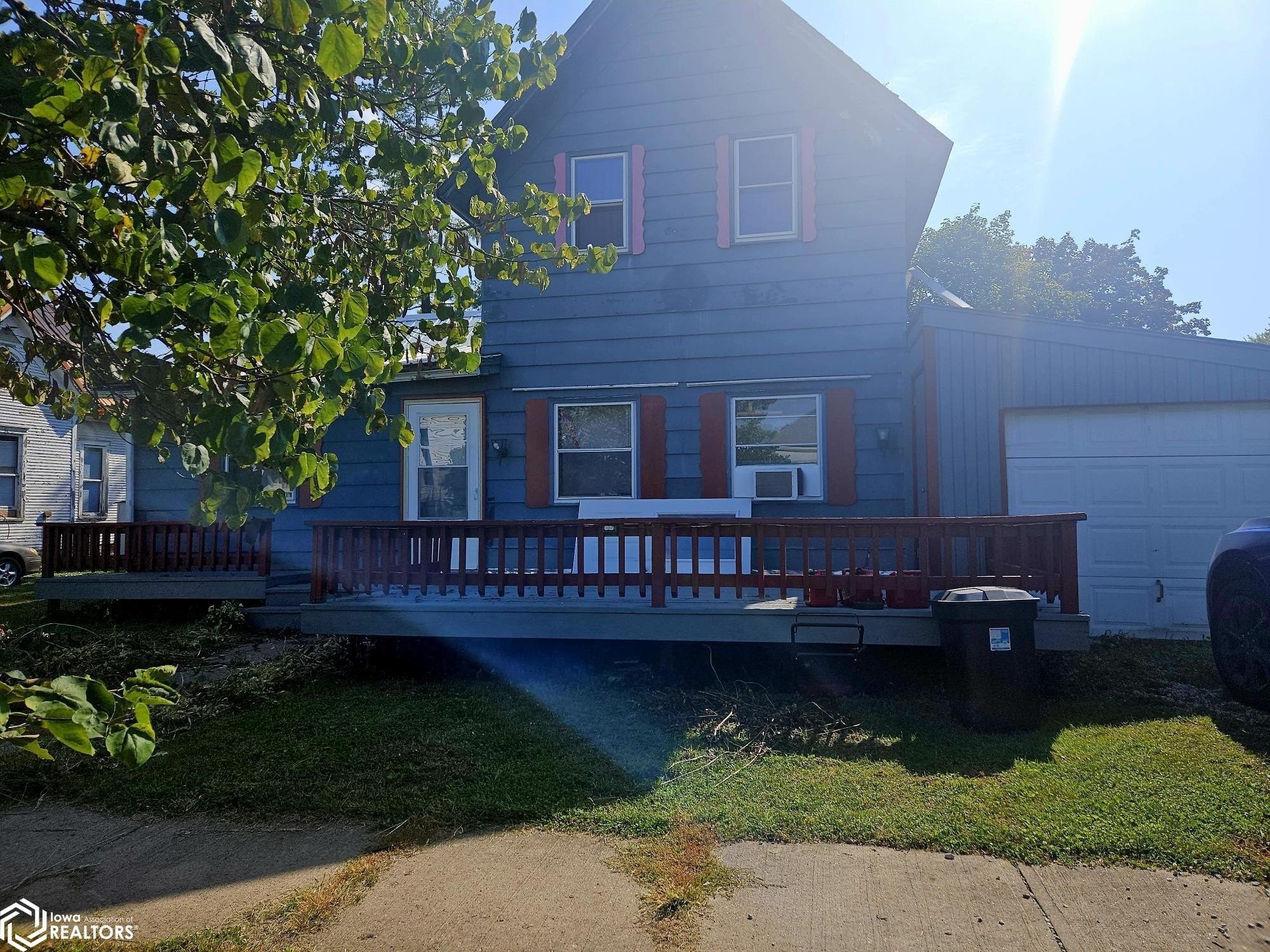 202 W Walnut St  