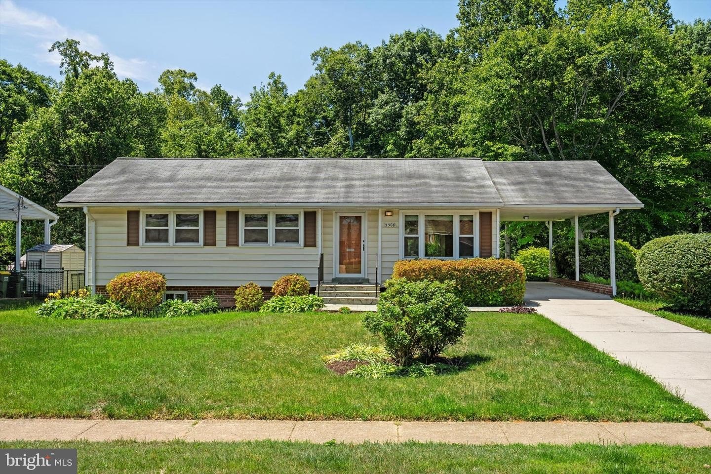 Single Family 4BR 3BA - 5308 INVERCHAPEL RD, SPRINGFIELD, VA