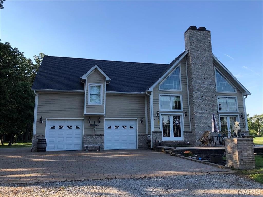 Single Family 4BR 2BA - 9 Teal Drive, Carlyle, IL