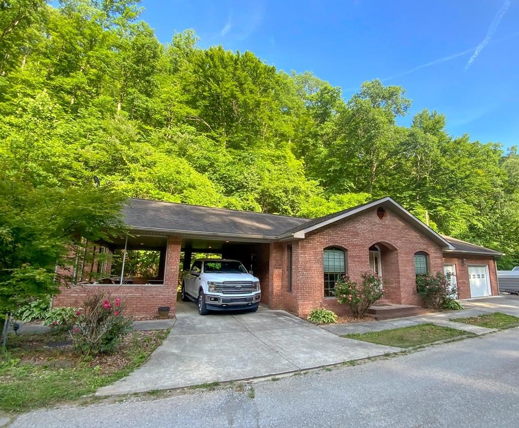 Single Family 1BR 1BA - 118 Stamper Branch Rd, Wayland, KY