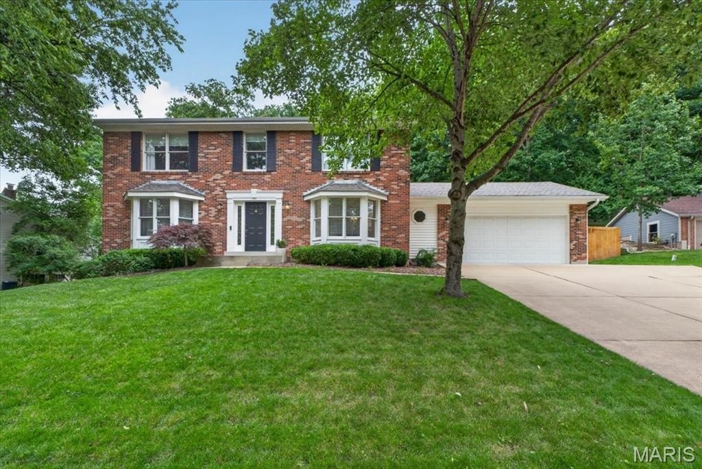 Single Family 4BR 4BA - 14852 Greenleaf Valley Drive, Chesterfield, MO