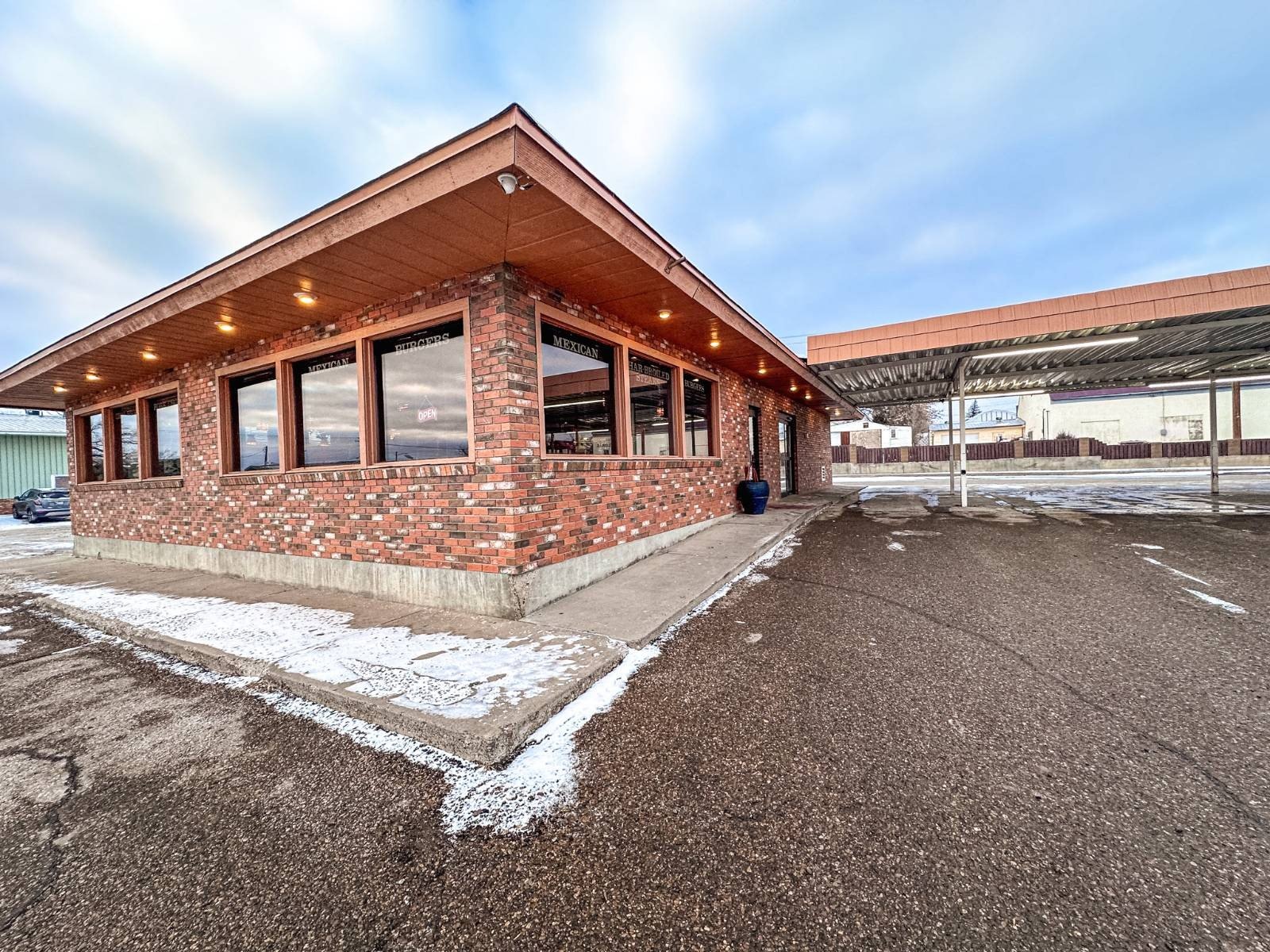 Single Family - 400 US Highway 2, Wolf Point, MT