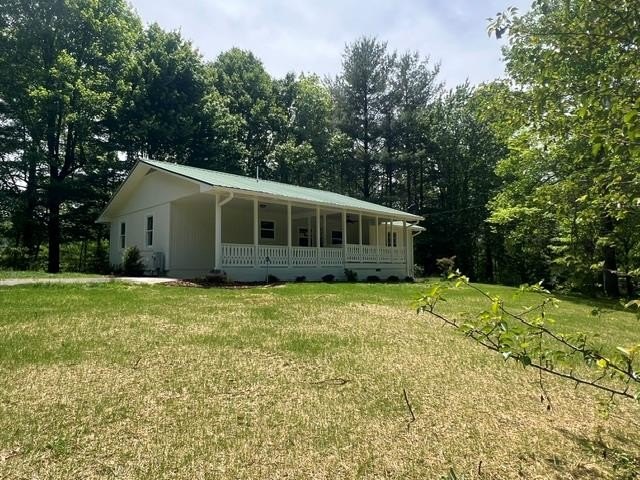 Single Family 3BR 2BA - 1616 Abe Cove Road, Hiawassee, GA