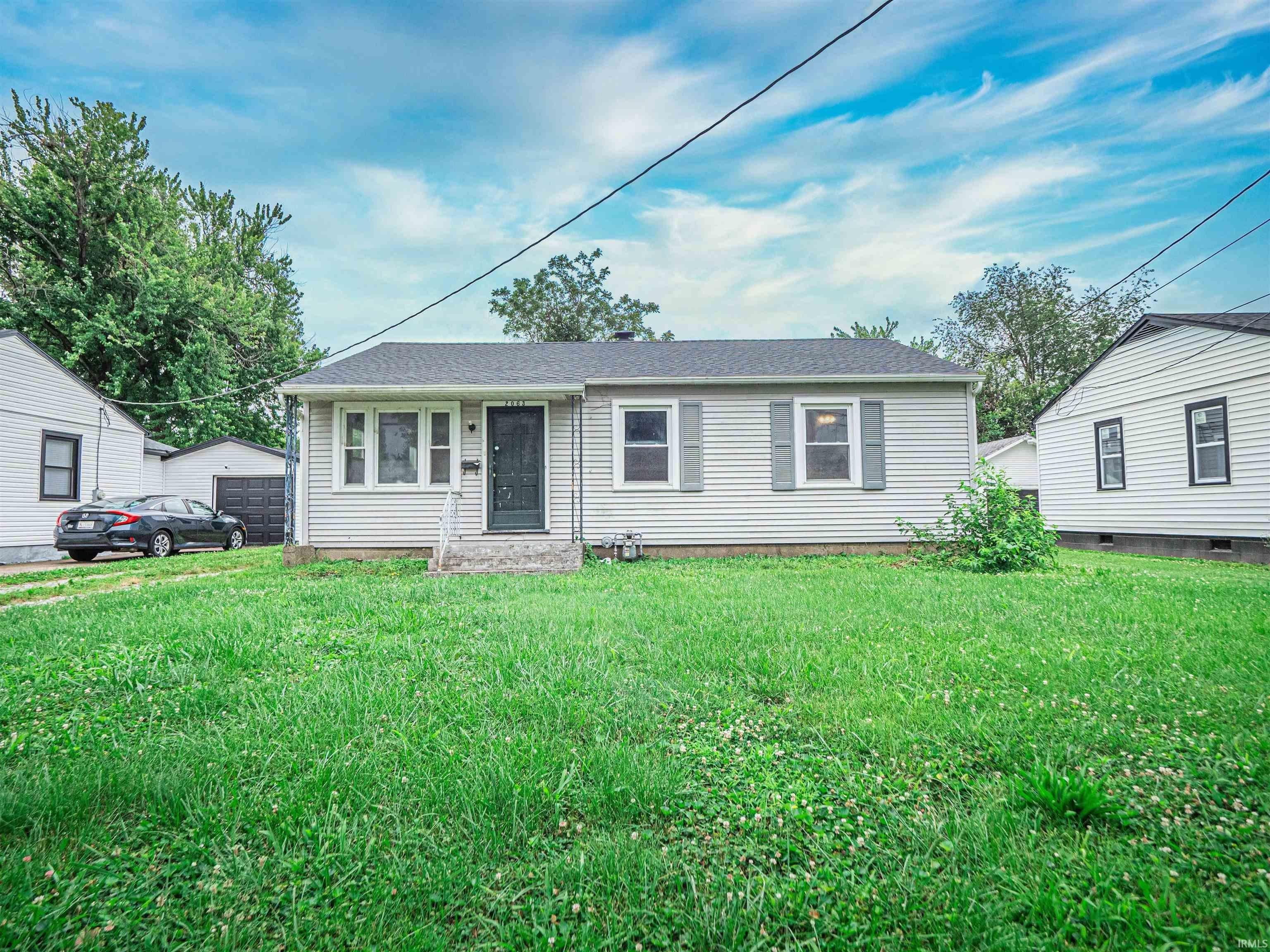 Single Family 4BR 2BA - 2063 E Columbia Street, Evansville, IN