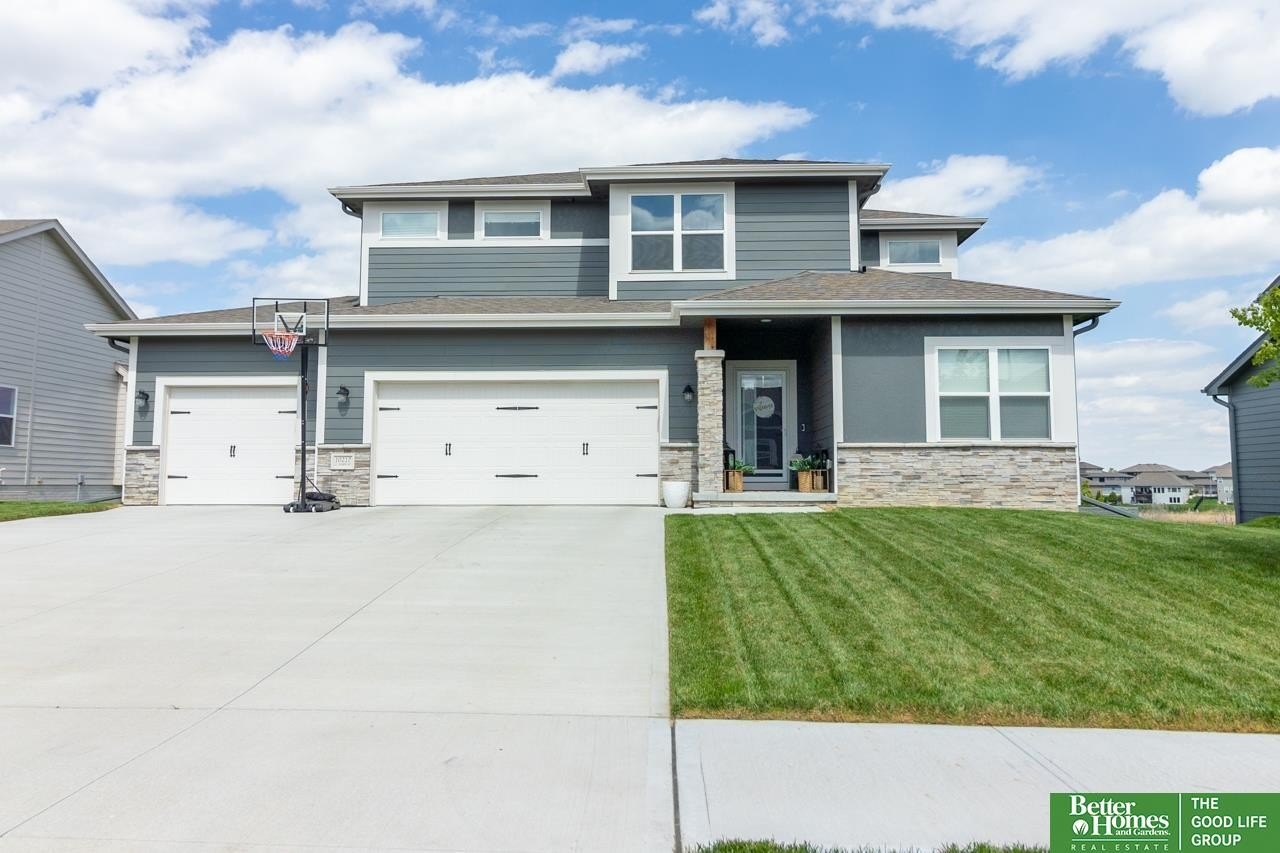 Single Family 4BR 2BA - 10217 S 109 Street, Papillion, NE
