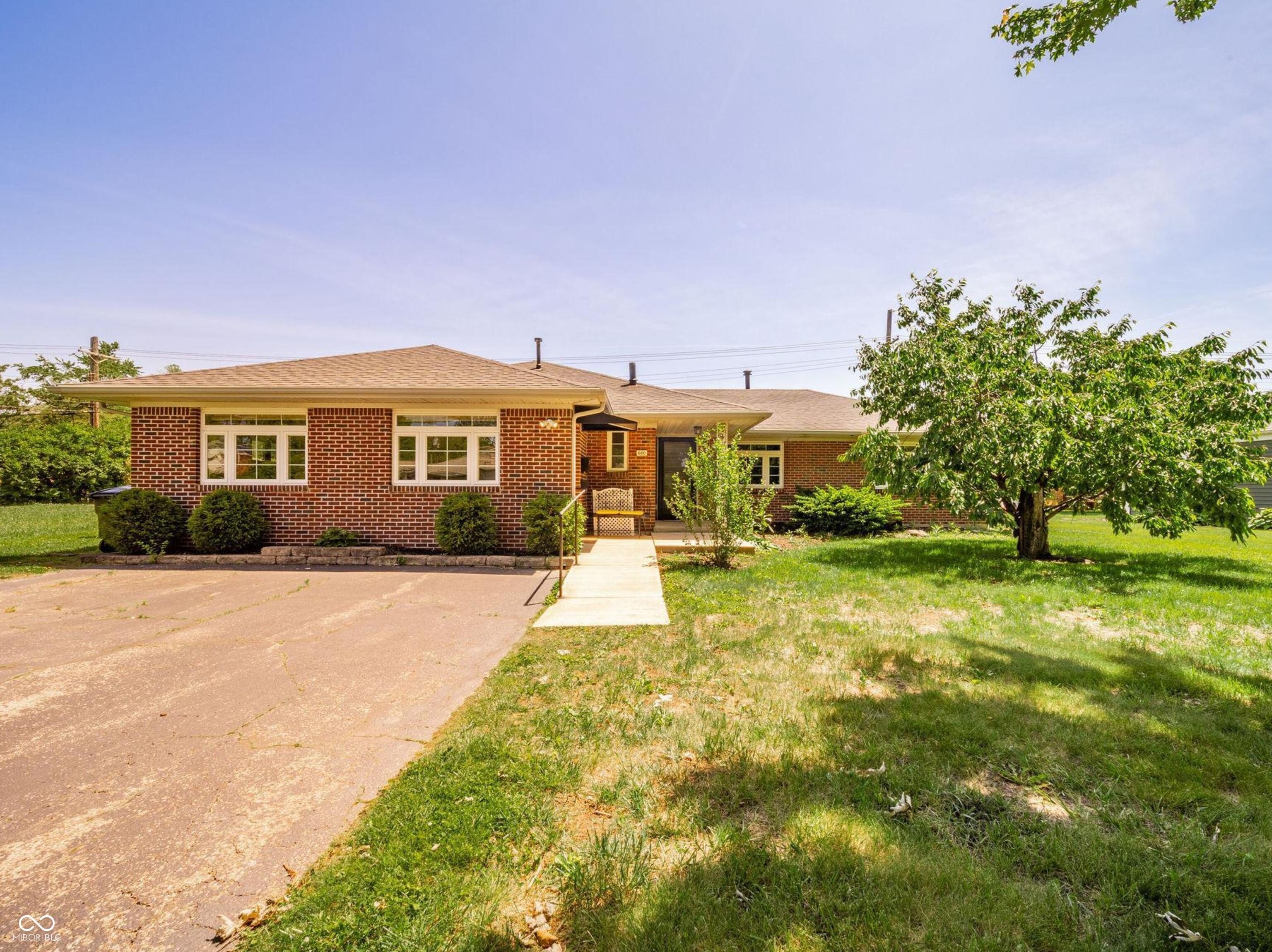 Single Family 4BR 3BA - 600 N Alden Road, Muncie, IN