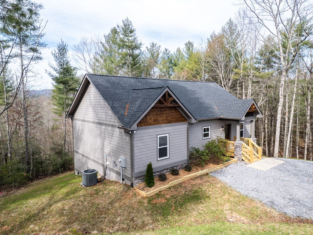 Single Family 3BR 2BA - 325 River Mountain Road, Murphy, NC