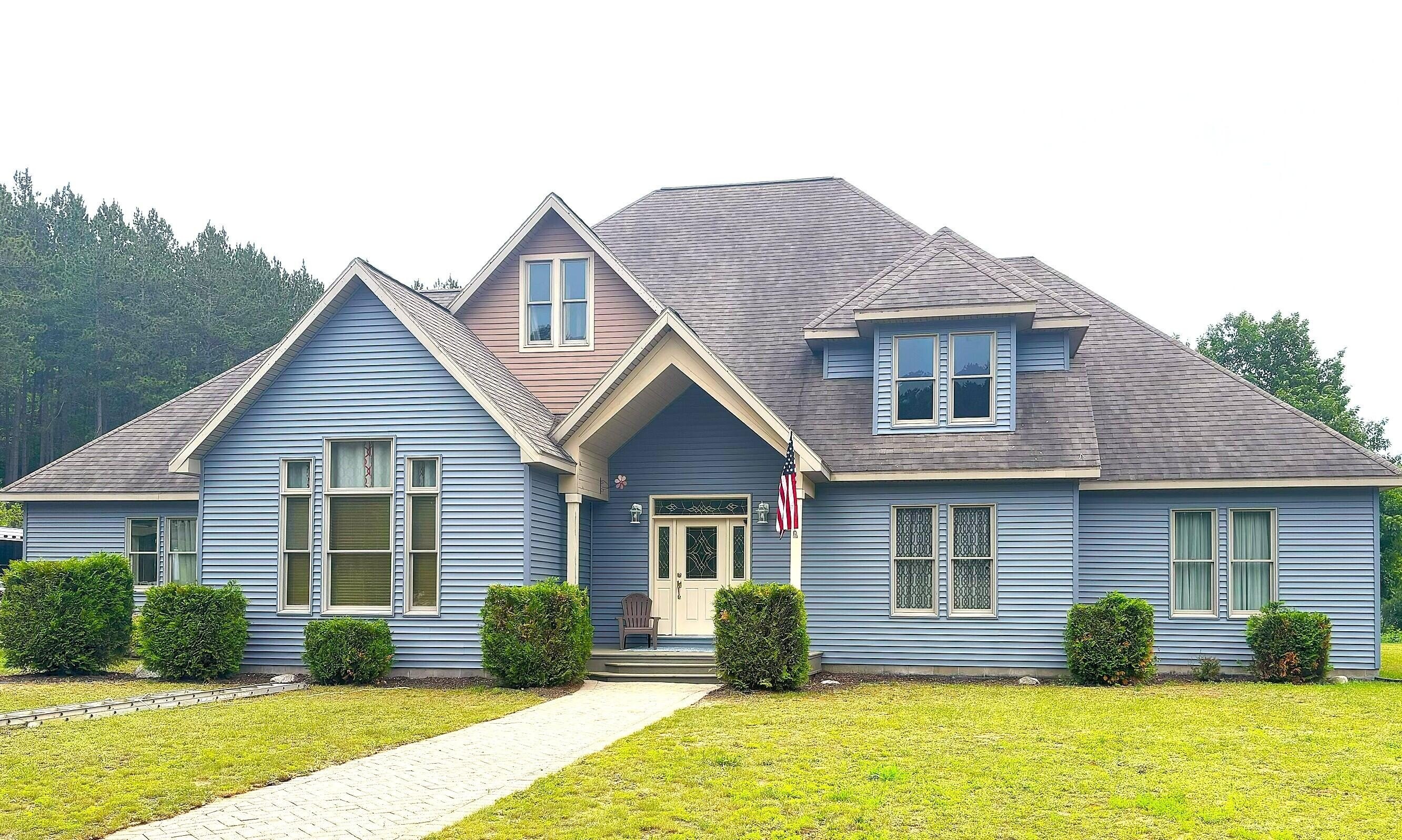 Single Family 4BR 4BA - 13743 Co Rd 457 (Cherry Hill), Newberry, MI
