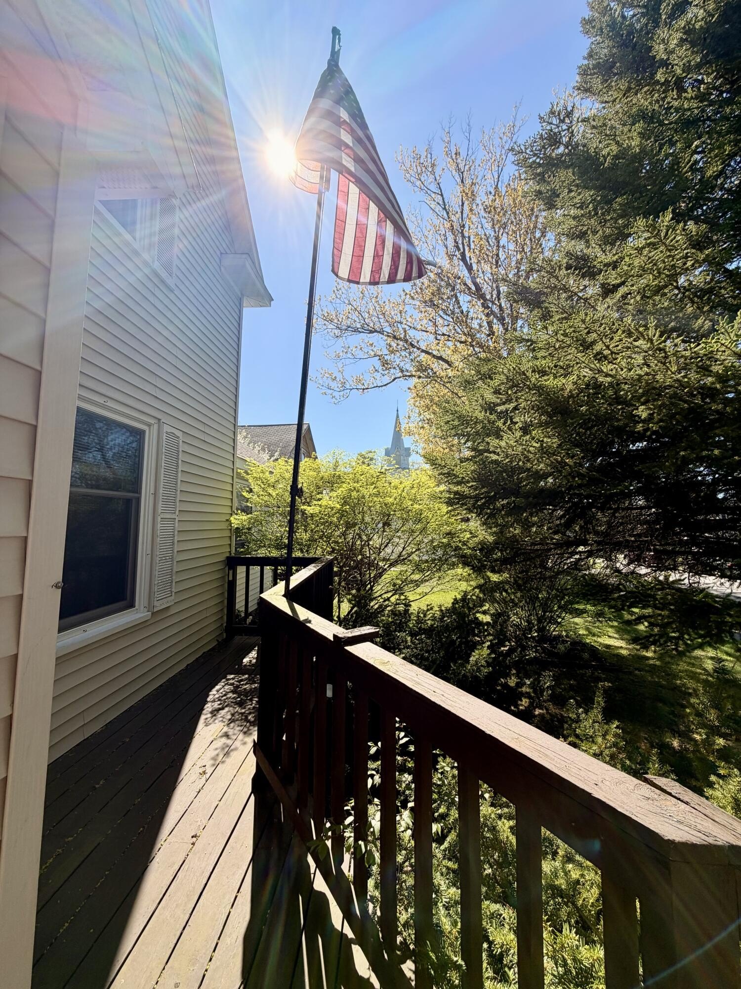 Single Family 4BR 1BA - 315 W John St, Newberry, MI