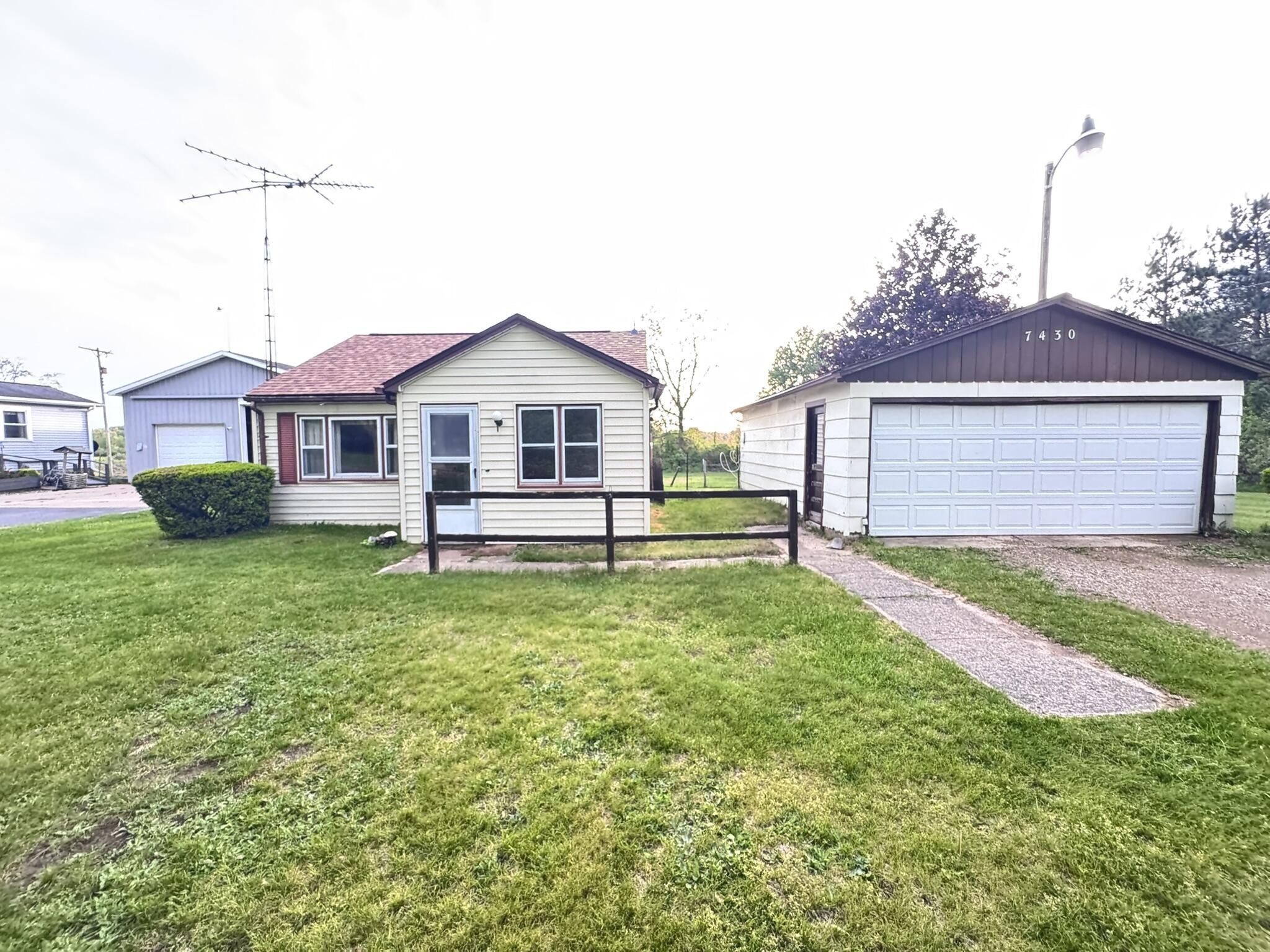 Single Family 1BR 1BA - 7430 Jones Road, Jackson, MI