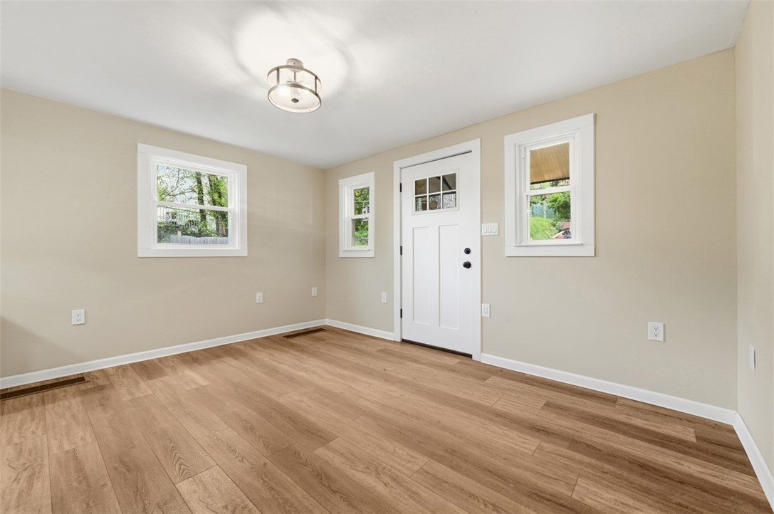 Single Family 2BR - 11 Lee Ave, Forest Hills Boro, PA