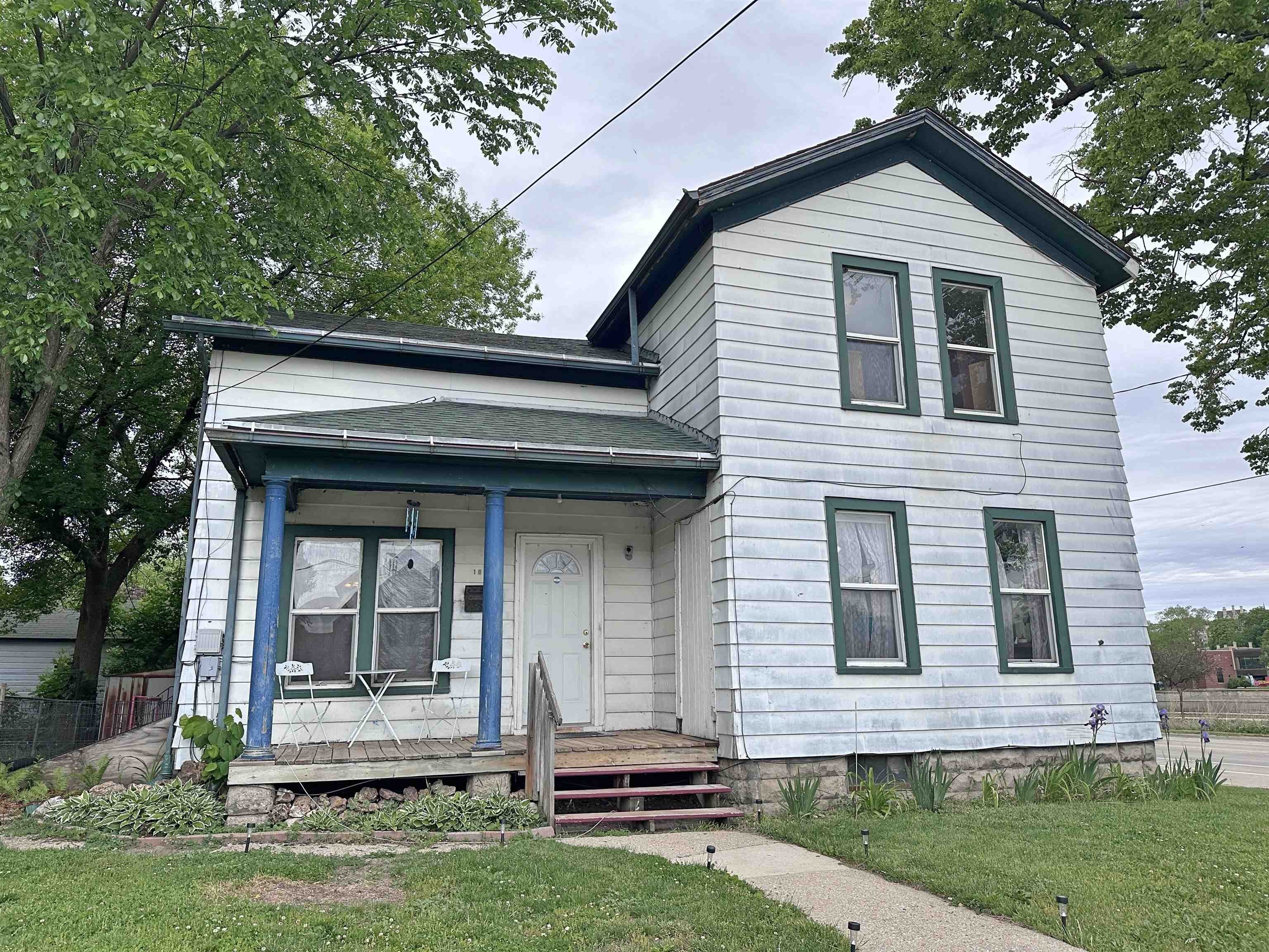 Single Family 4BR 1BA - 102 Union Street, Janesville, WI