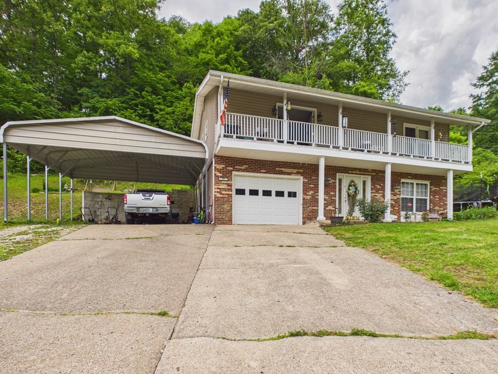 Single Family 3BR 2BA - 77 McKenzie Addition, Van Lear, KY