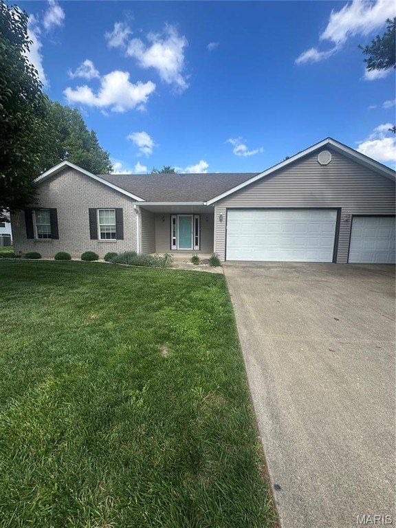 Single Family 3BR 3BA - 916 Crosswinds Drive, Belleville, IL