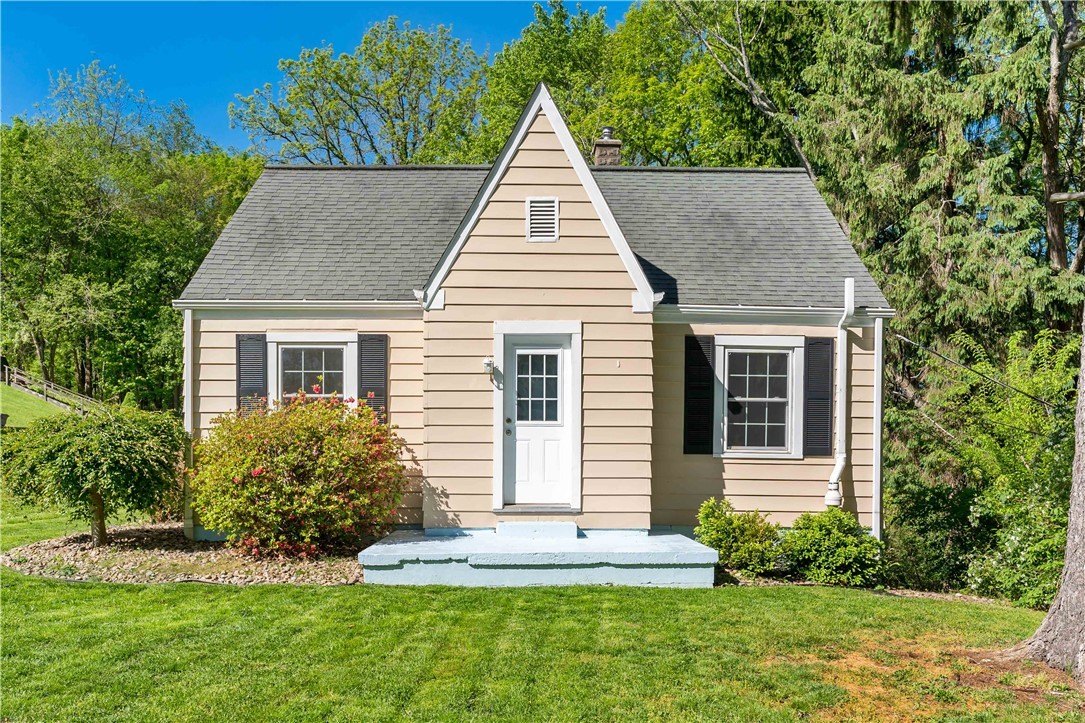 Single Family 4BR 1BA - 122 Strawberry Aly, Hopewell Twp, PA