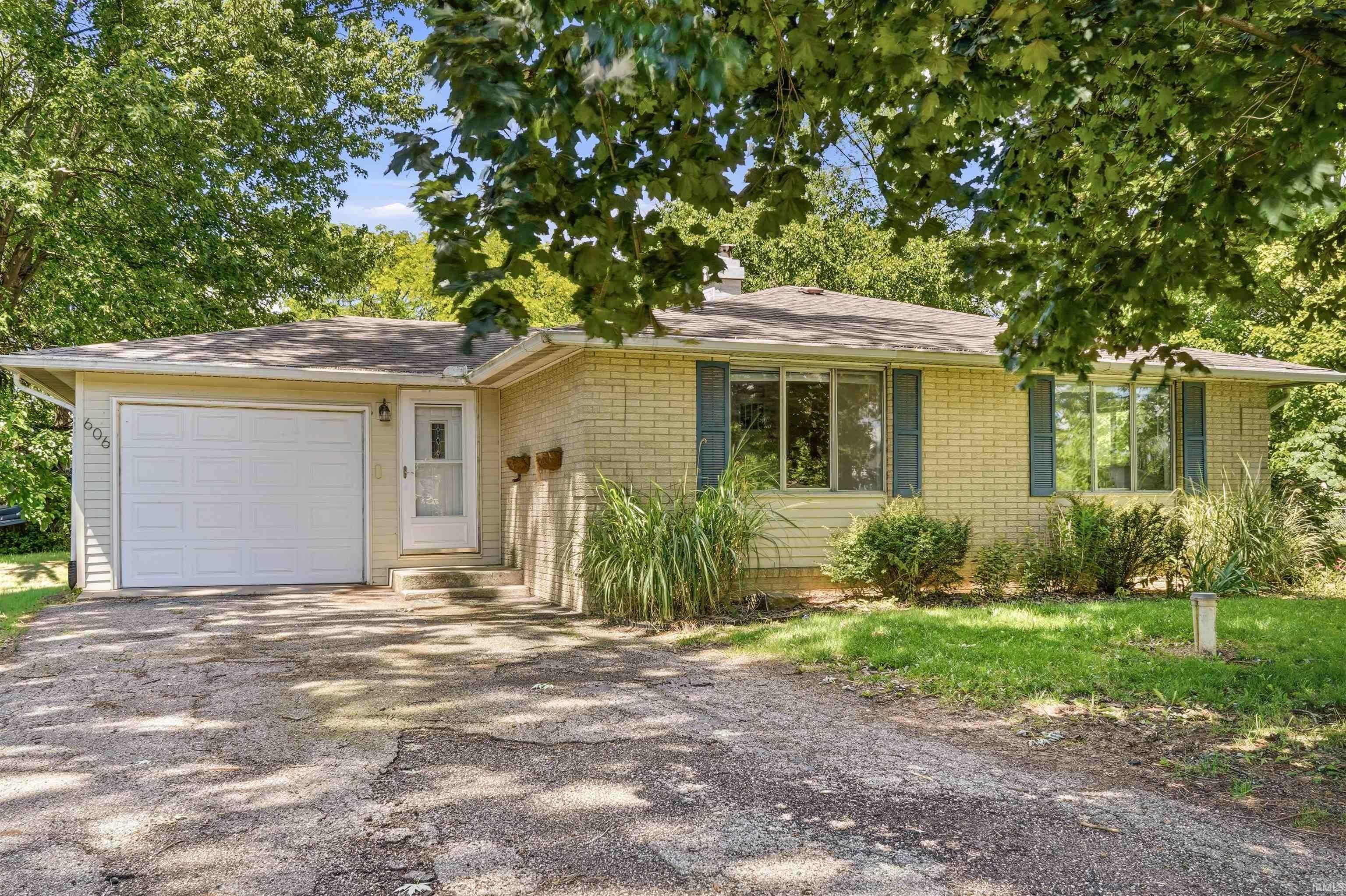 Single Family 3BR 2BA - 606 W Elm Street, North Webster, IN