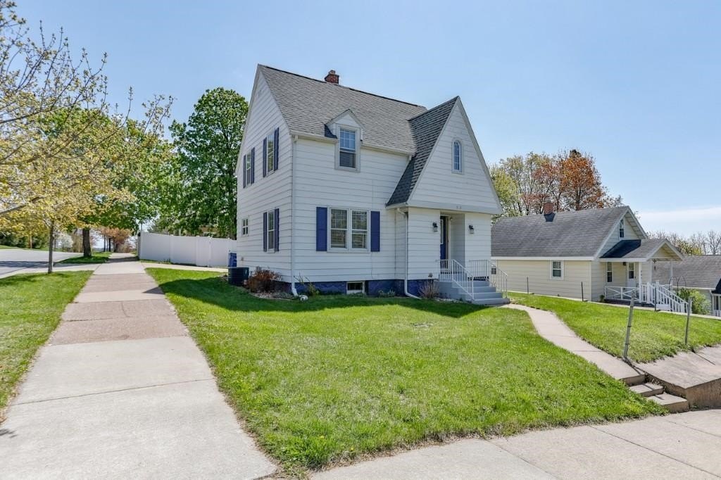 303 S 9th Ave