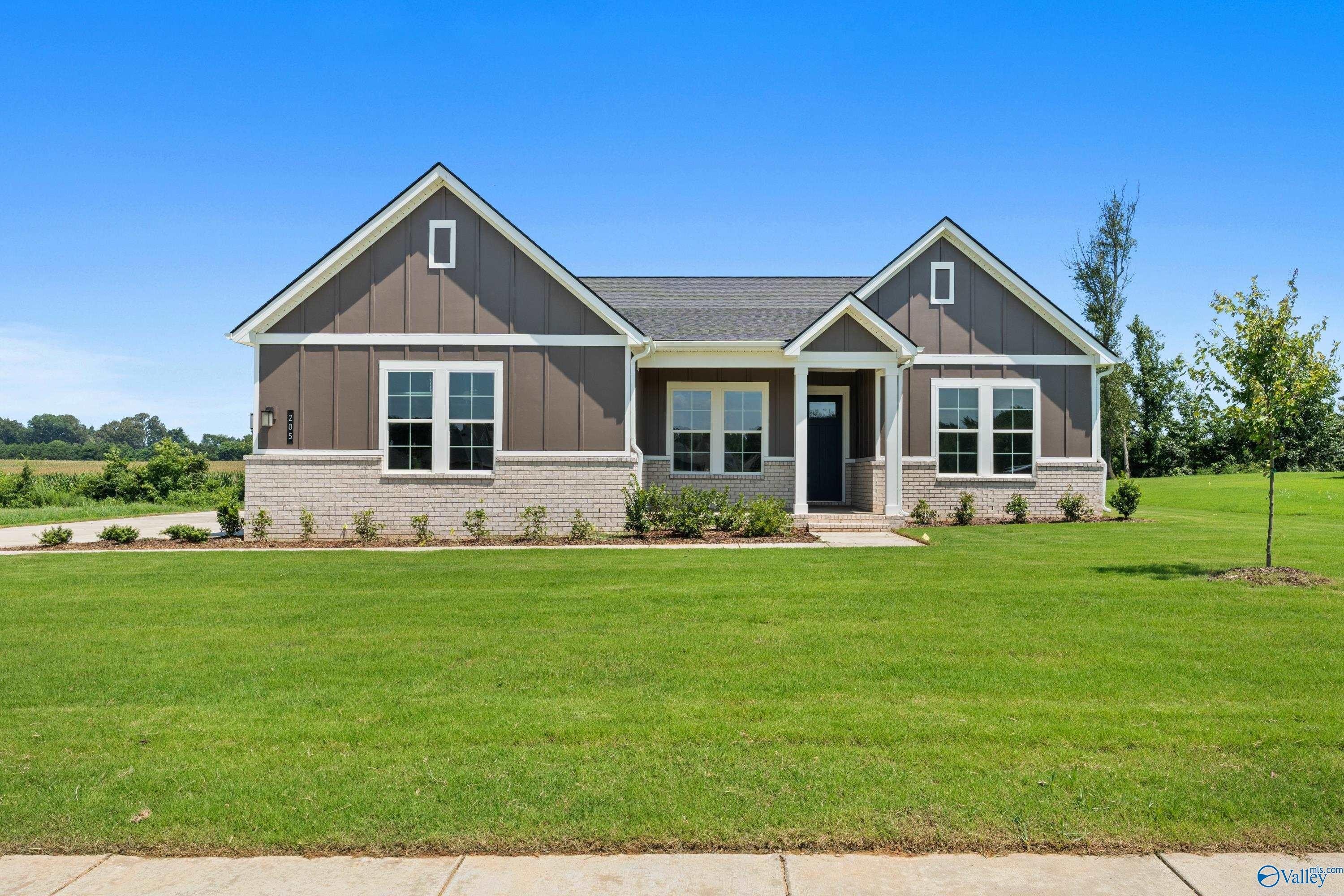 Single Family 4BR 3BA - 205 Applewood Court, Huntsville, AL