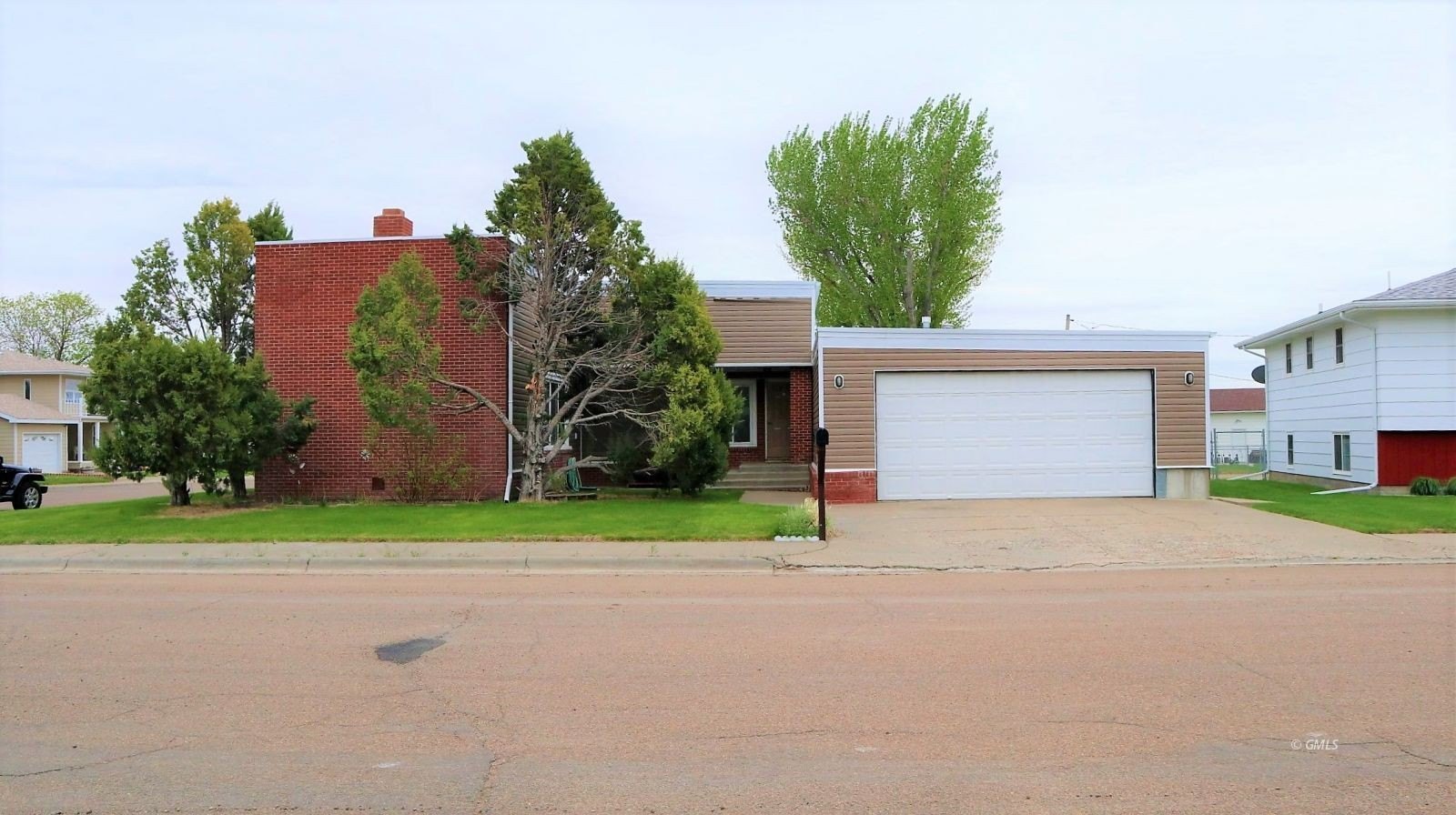 Single Family 3BR 2BA - 127 Crescent Dr, Wolf Point, MT