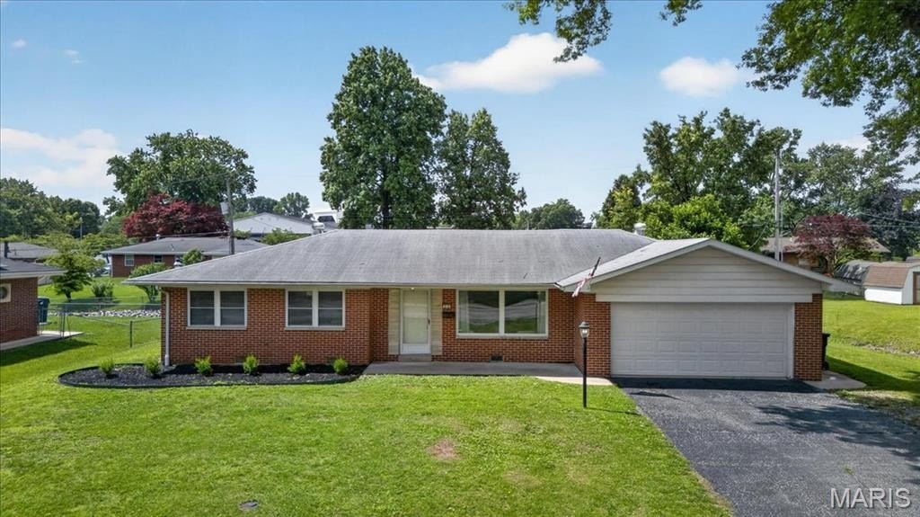 Single Family 3BR 2BA - 914 Southgate Drive, Belleville, IL
