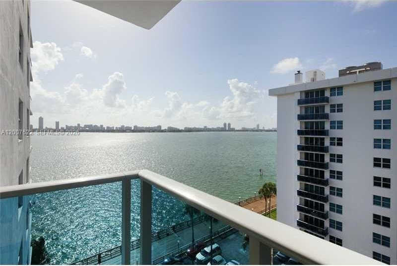 Condo 1BR 1BA - 7501 E Treasure Dr, North Bay Village, FL