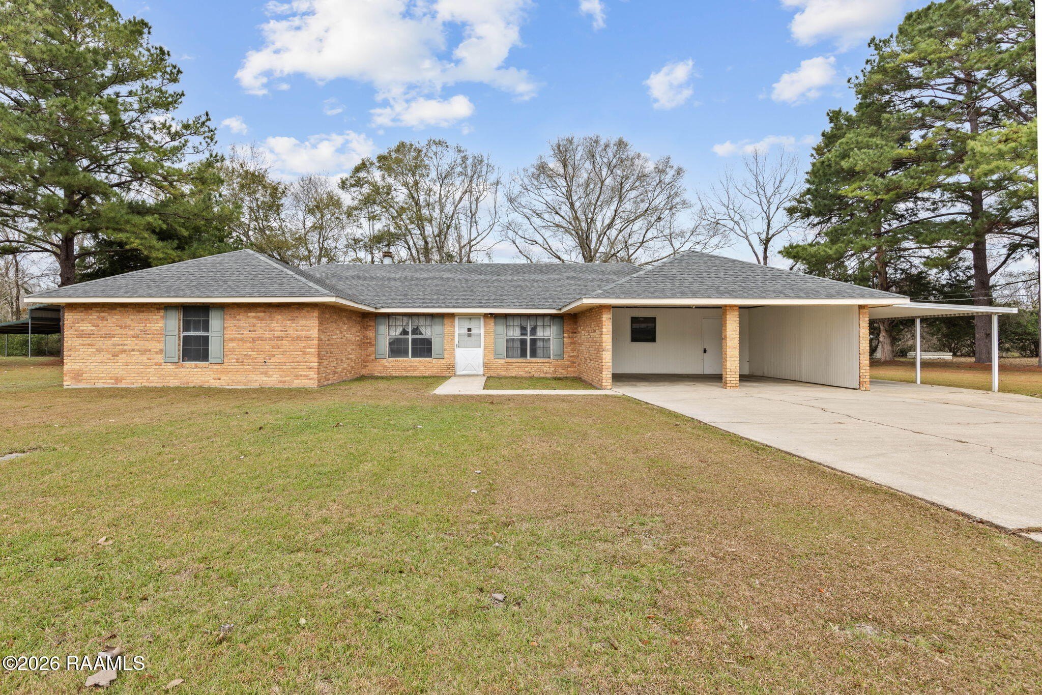 Single Family 4BR 3BA - 266 Meadow Circle, Opelousas, LA