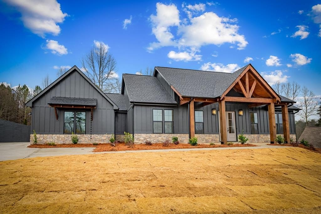 Single Family 4BR 3BA - 38 Susie Court, Blairsville, GA