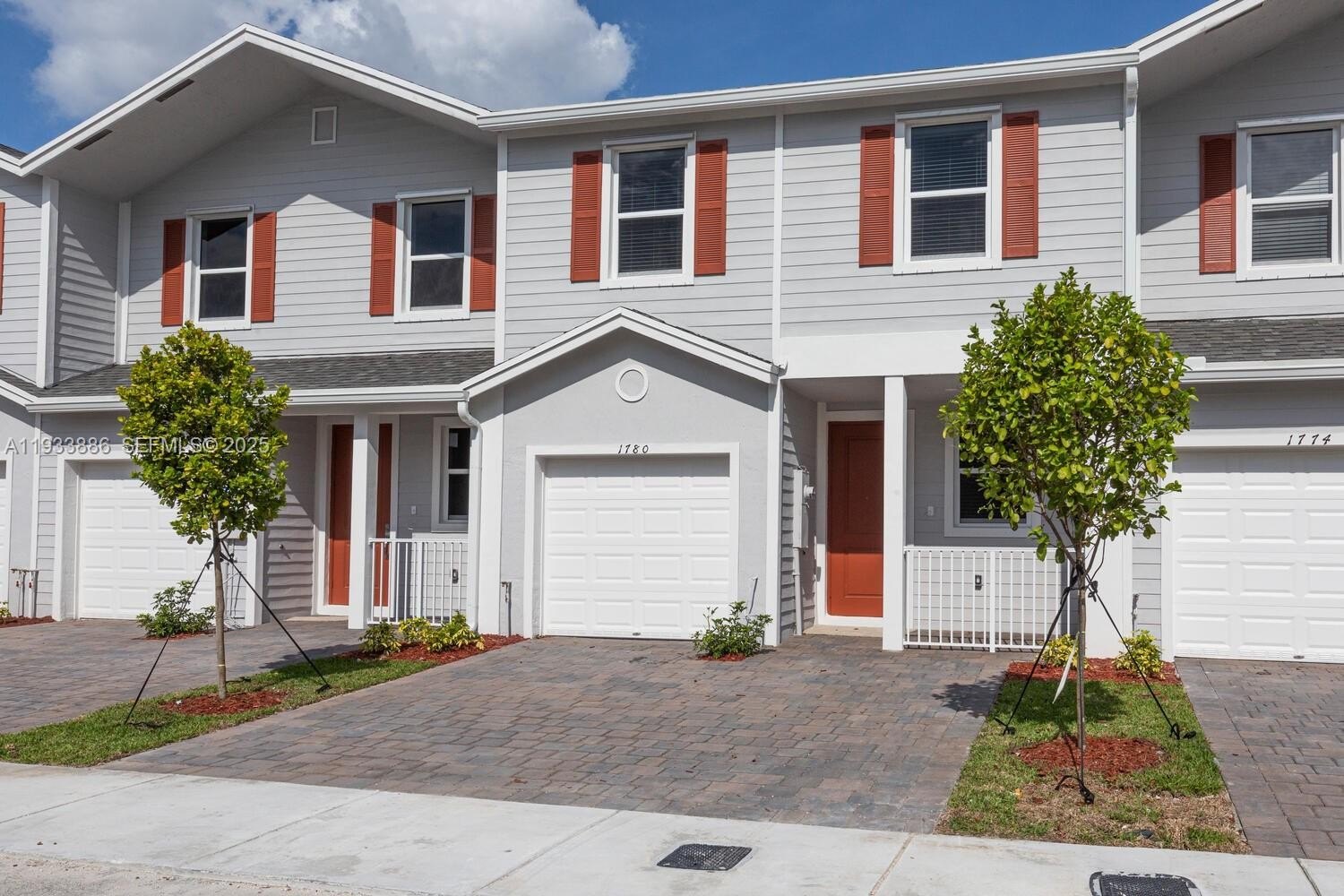 Single Family 3BR 3BA - 1780 SE 9th Ave, Homestead, FL