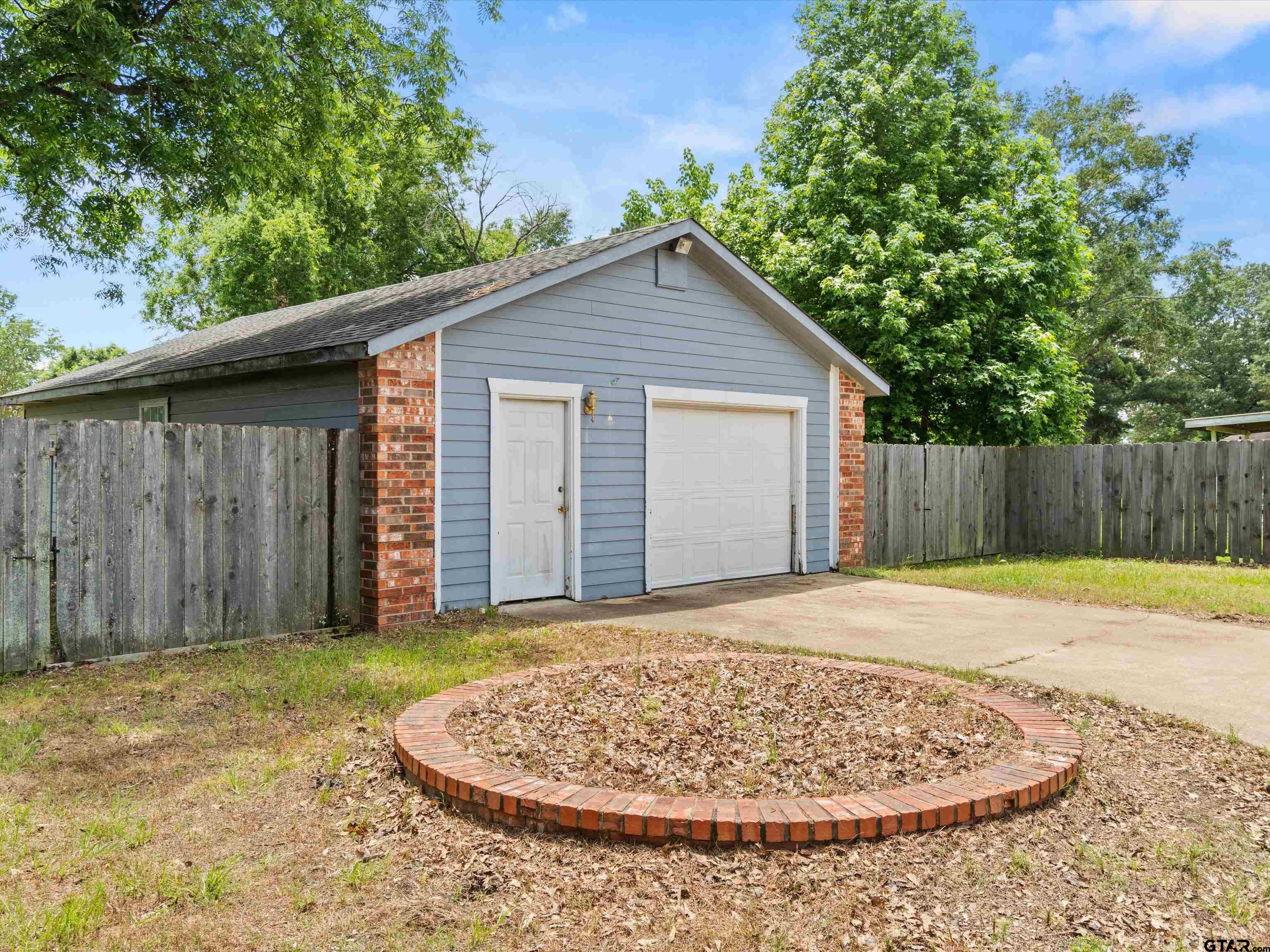 232 Chrystal Ln  