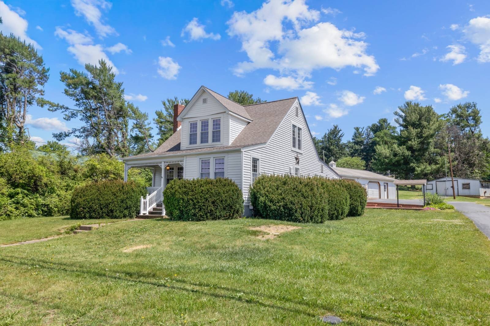 Single Family 3BR 1BA - 2250 Jefferson Hwy, Waynesboro, VA