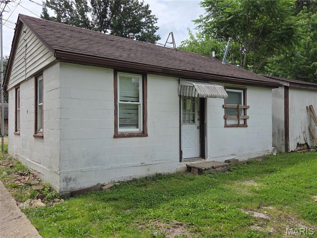 Single Family 3BR 2BA - 134 N Douglas Avenue, Belleville, IL