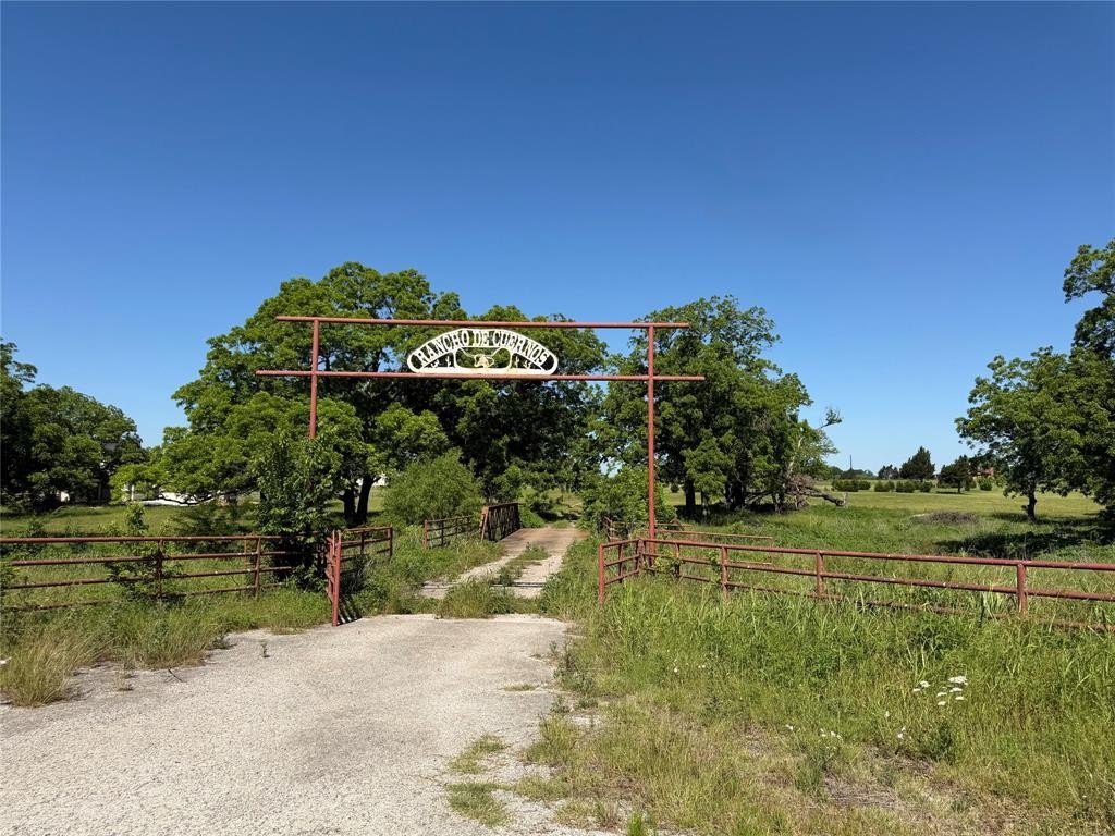 Single Family 4BR 4BA - 2191 Business Highway 377, Whitesboro, TX