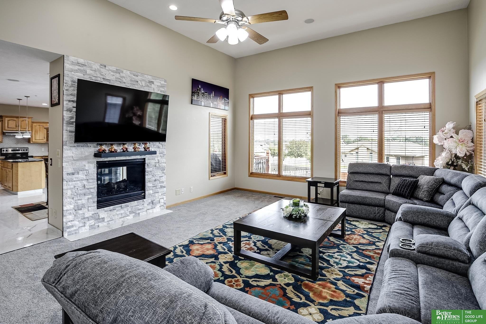 Single Family 4BR 5BA - 2004 Longview Street, Papillion, NE