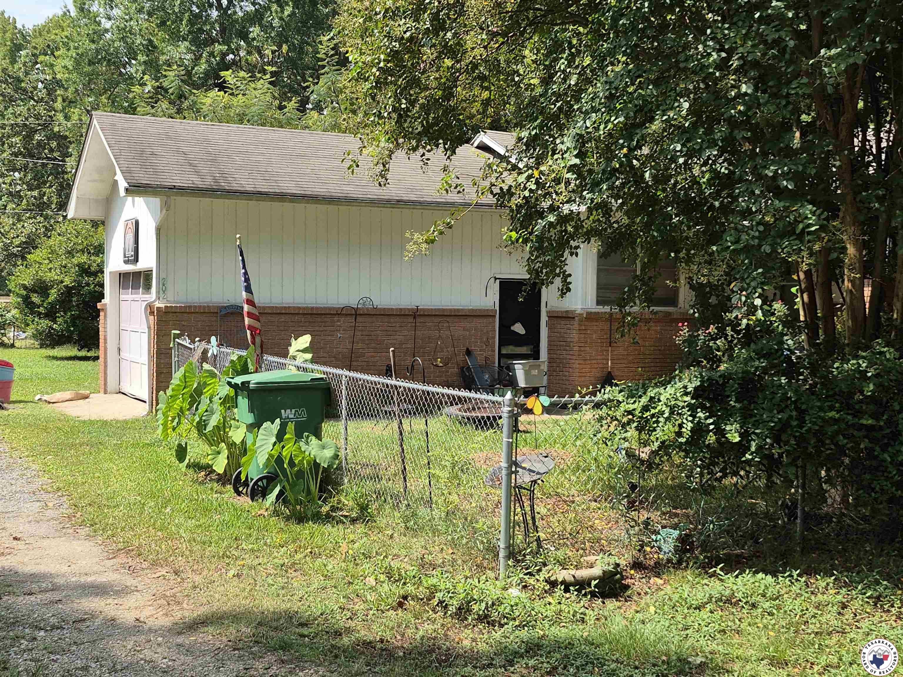 Single Family 3BR 2BA - 202 Roosevelt, Hooks, TX
