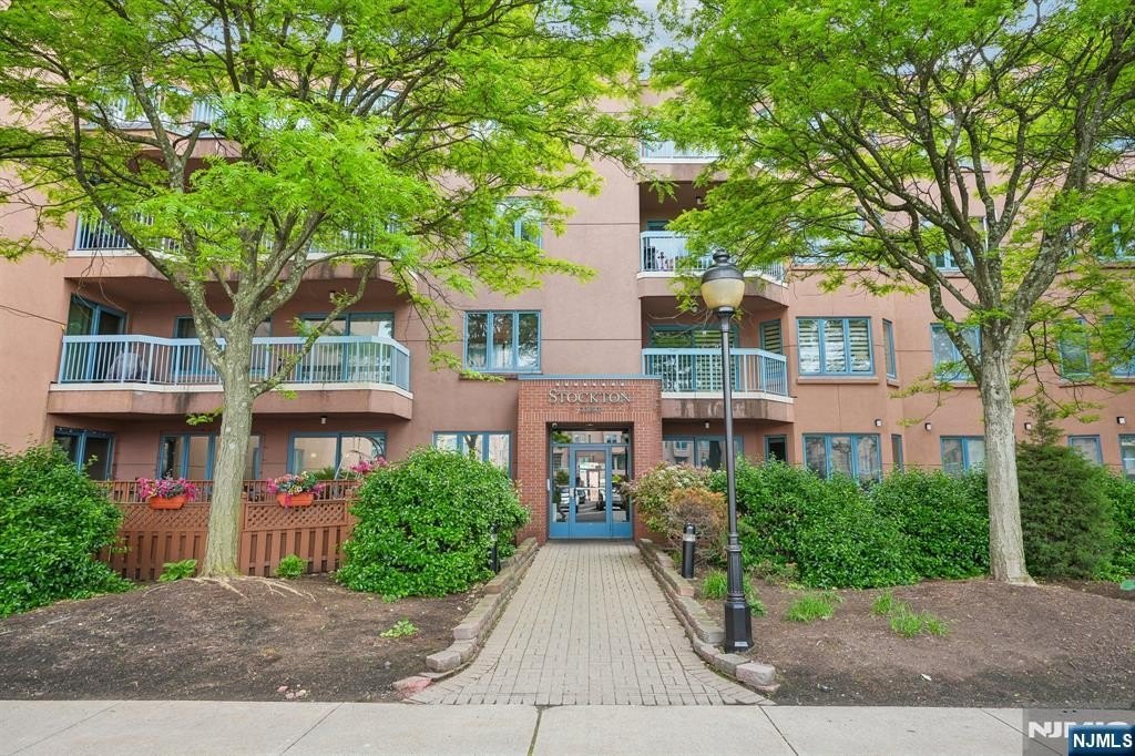 Other 1BR 1BA - 303 Stockton Court, Edgewater, NJ
