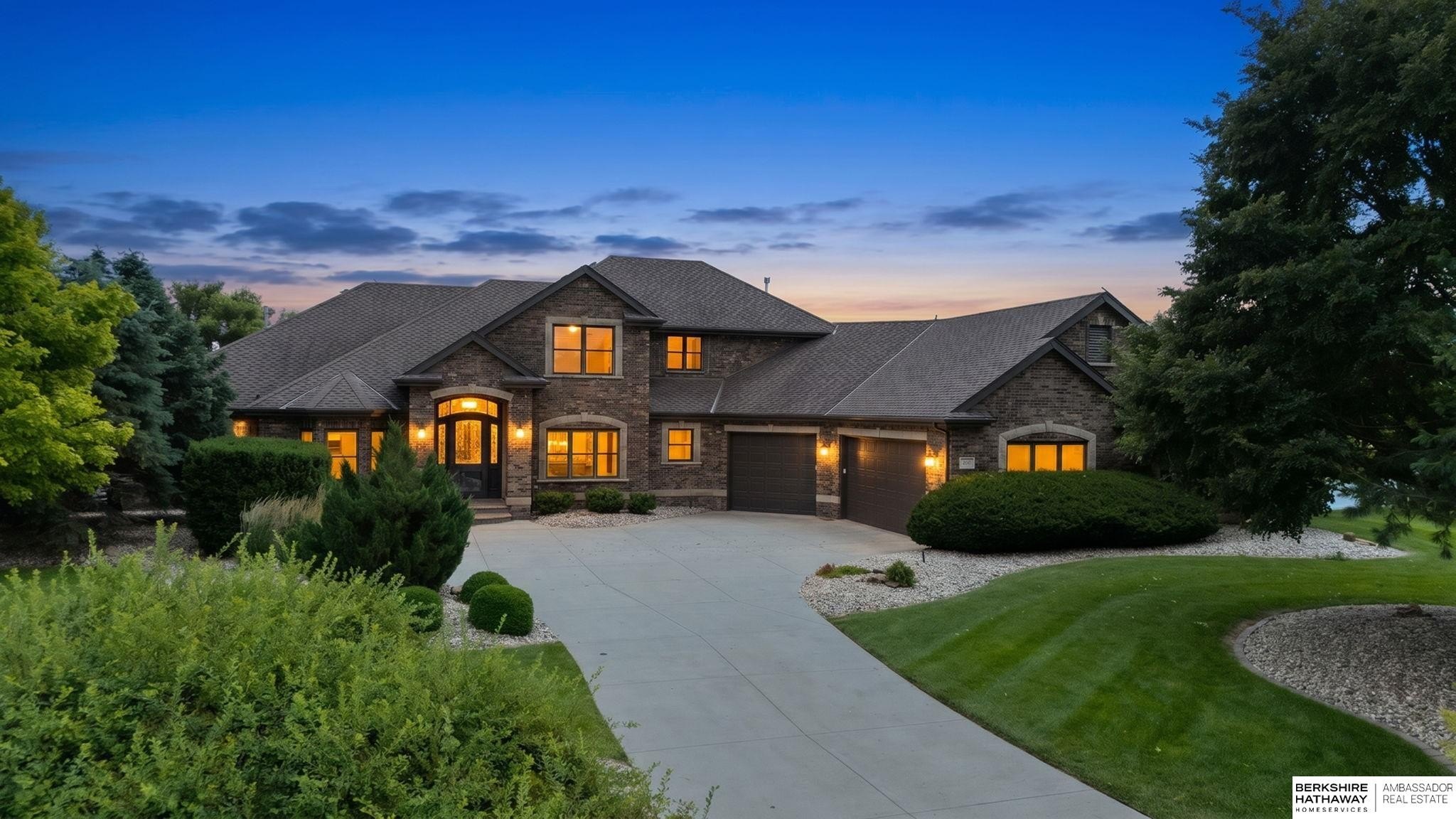 Single Family 5BR 8BA - 519 S 249th Circle, Waterloo, NE
