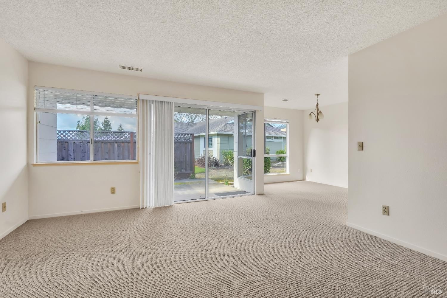 Condo 2BR 2BA - 331 Pythian Road, Santa Rosa, CA