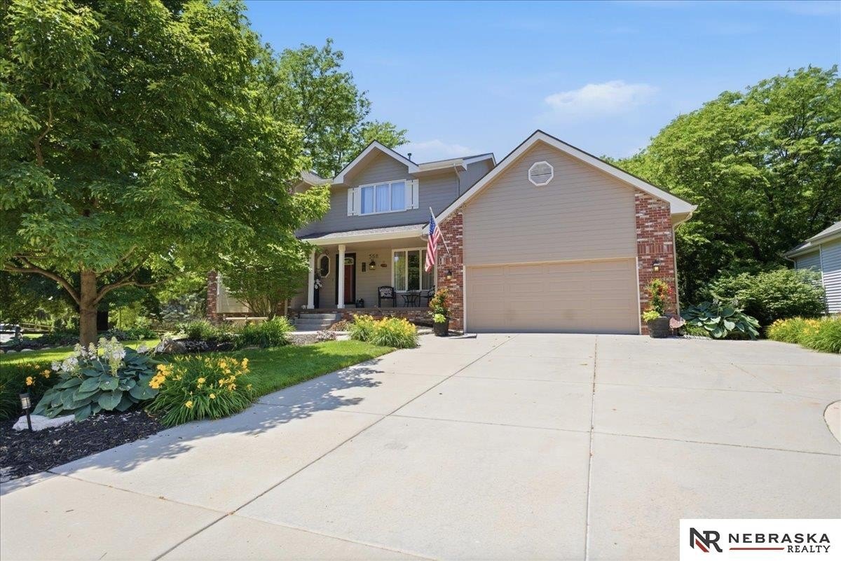 Single Family 5BR 4BA - 568 S 159th Avenue, Omaha, NE