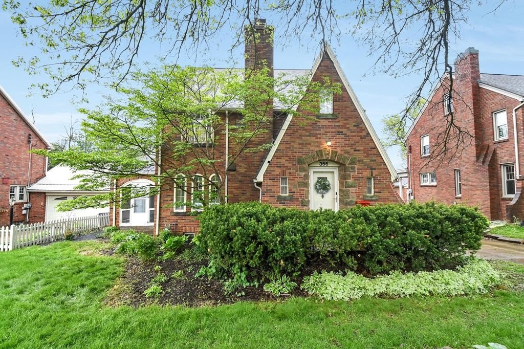 Single Family 4BR 4BA - 356 Townview Circle North, Mansfield, OH