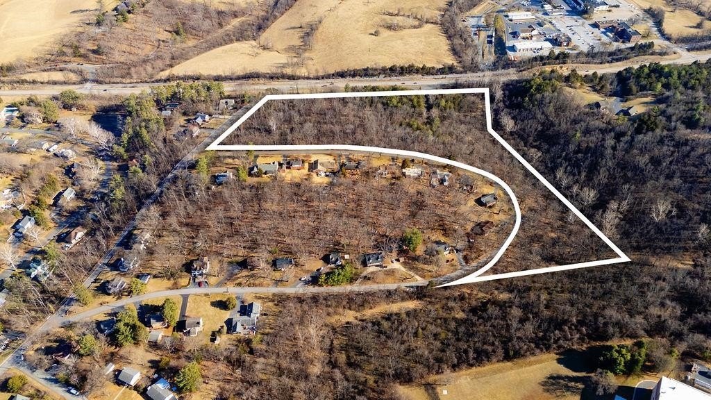 Single Family - 850 COMMERCE RD, STAUNTON, VA