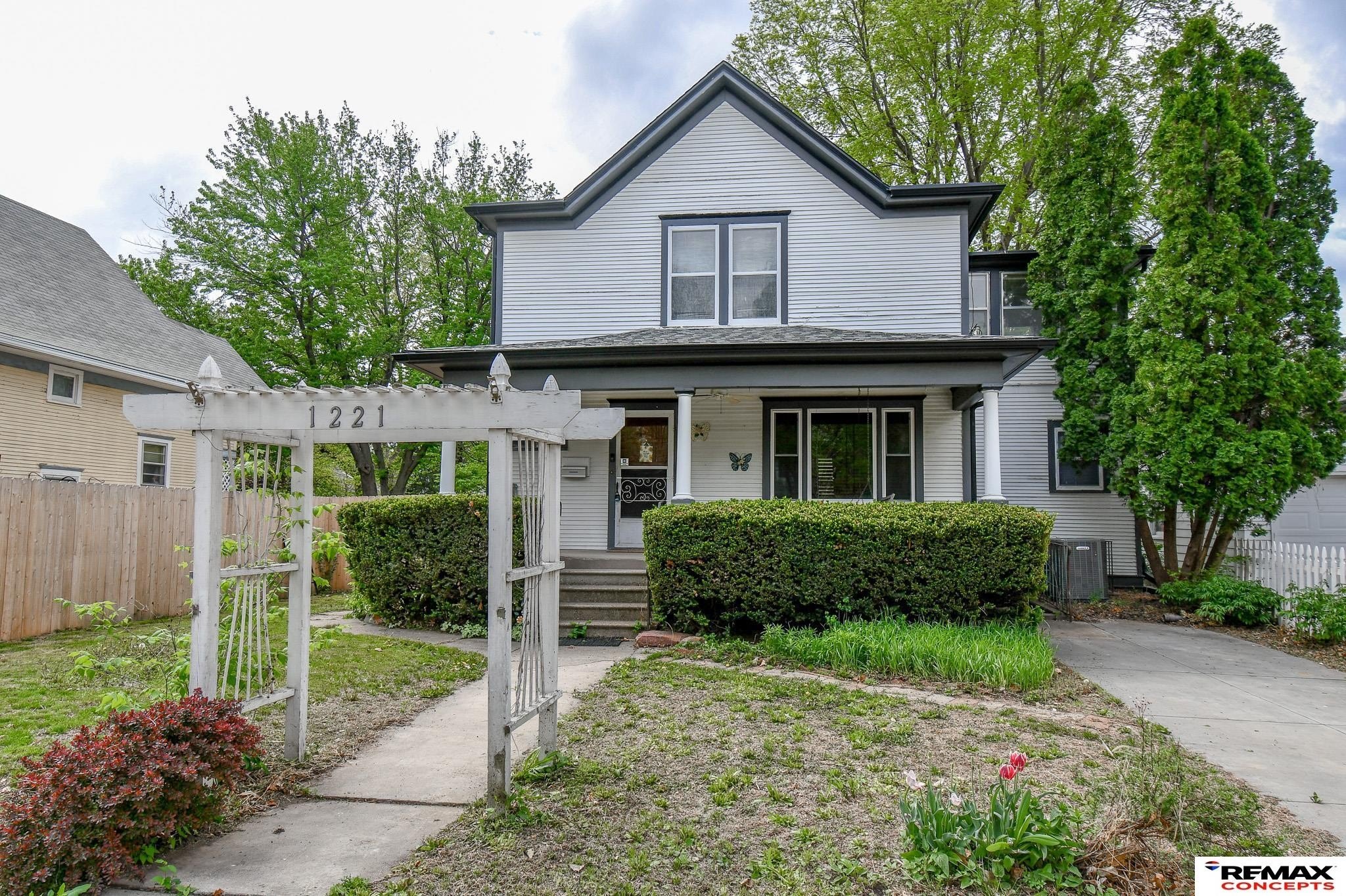 Single Family 4BR 3BA - 1221 Rose Street, Lincoln, NE