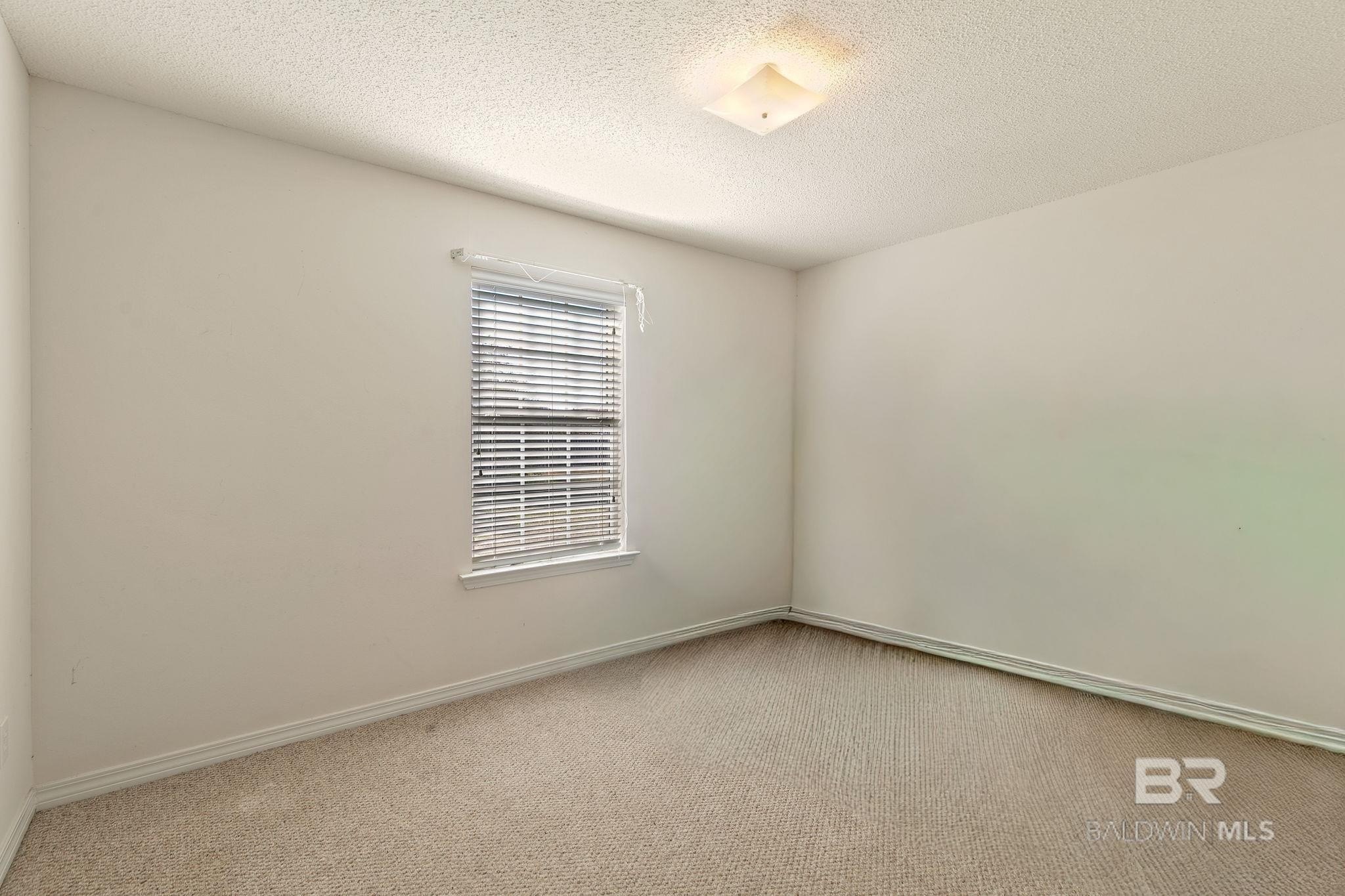 3180 BLOOMINGTON Dr