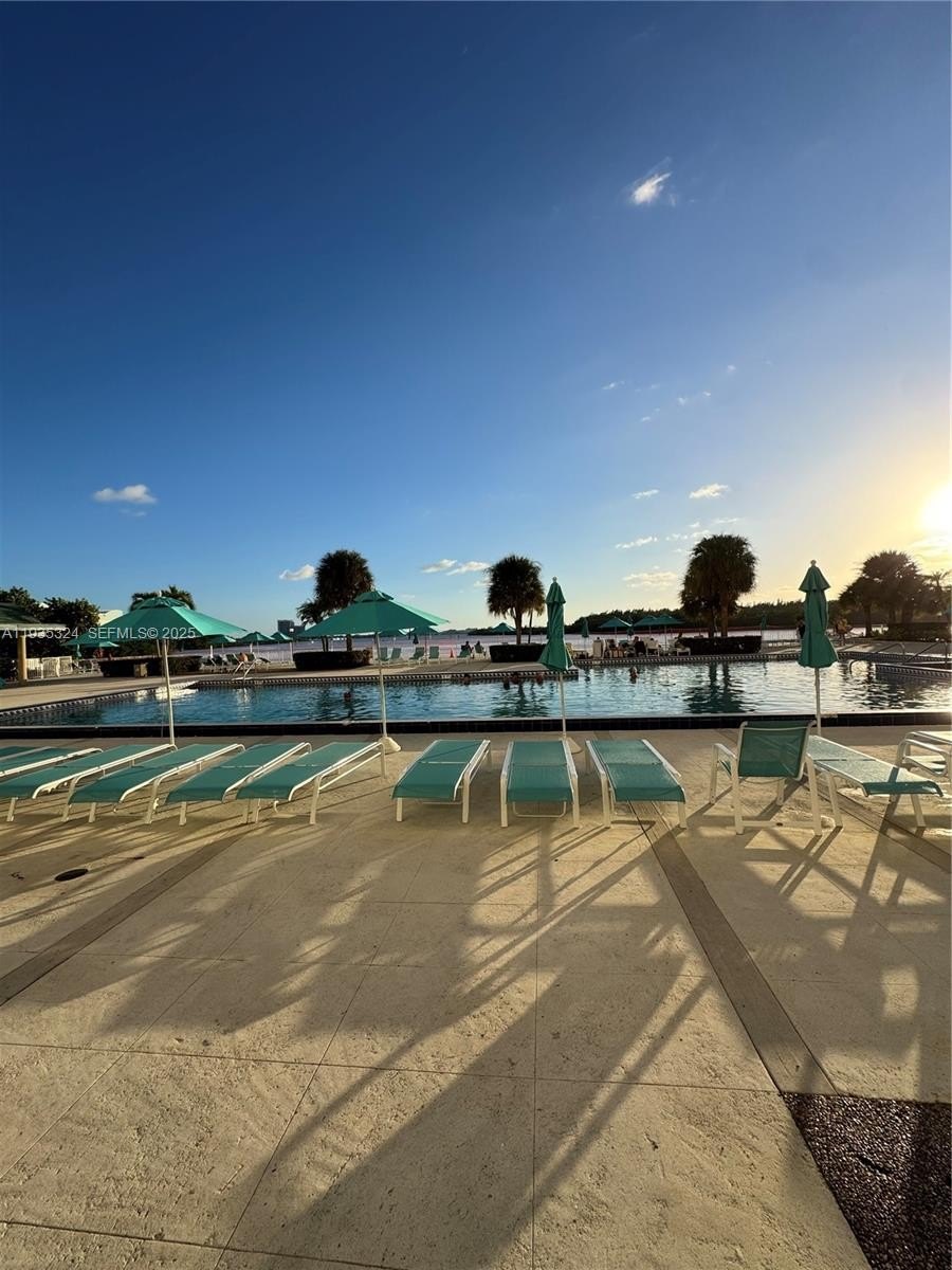 Condo 1BR 2BA - 300 Bayview Dr, Sunny  Isles  Beach, FL