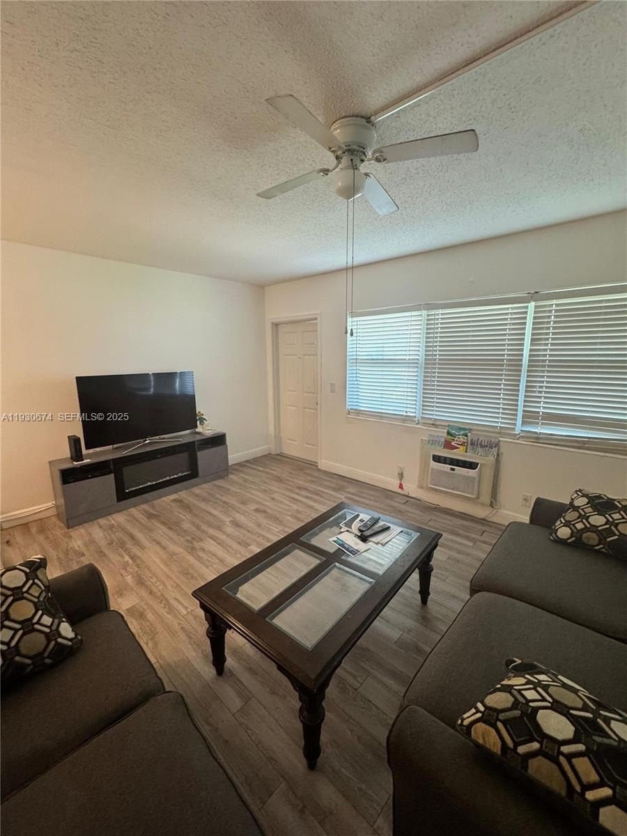Condo 1BR 1BA - 118 E Salisbury  E, West Palm Beach, FL