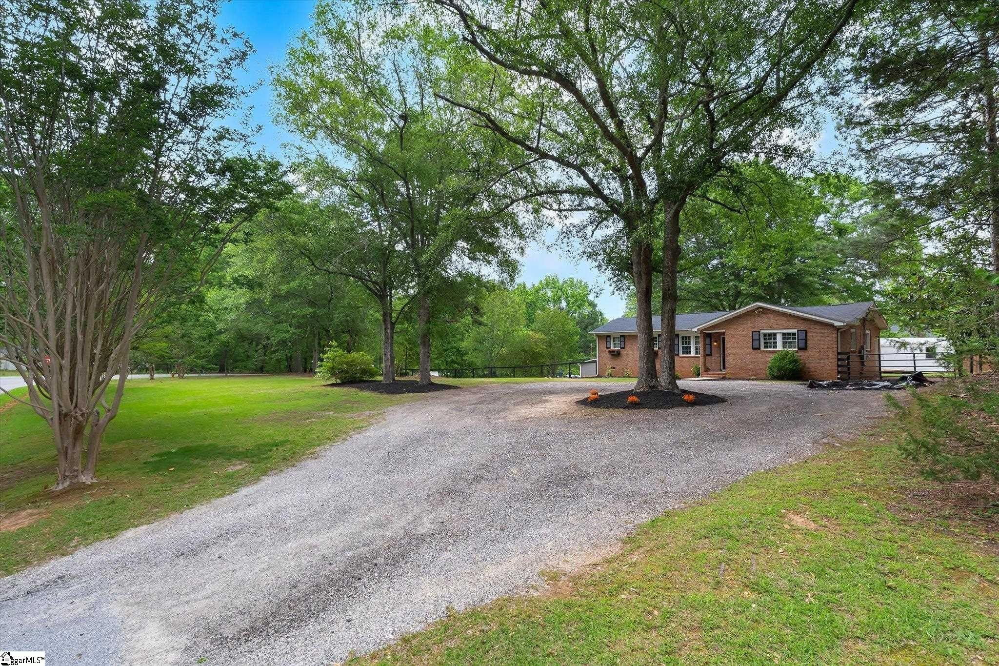 Single Family 3BR 2BA - 110 Lyons Court, Simpsonville, SC