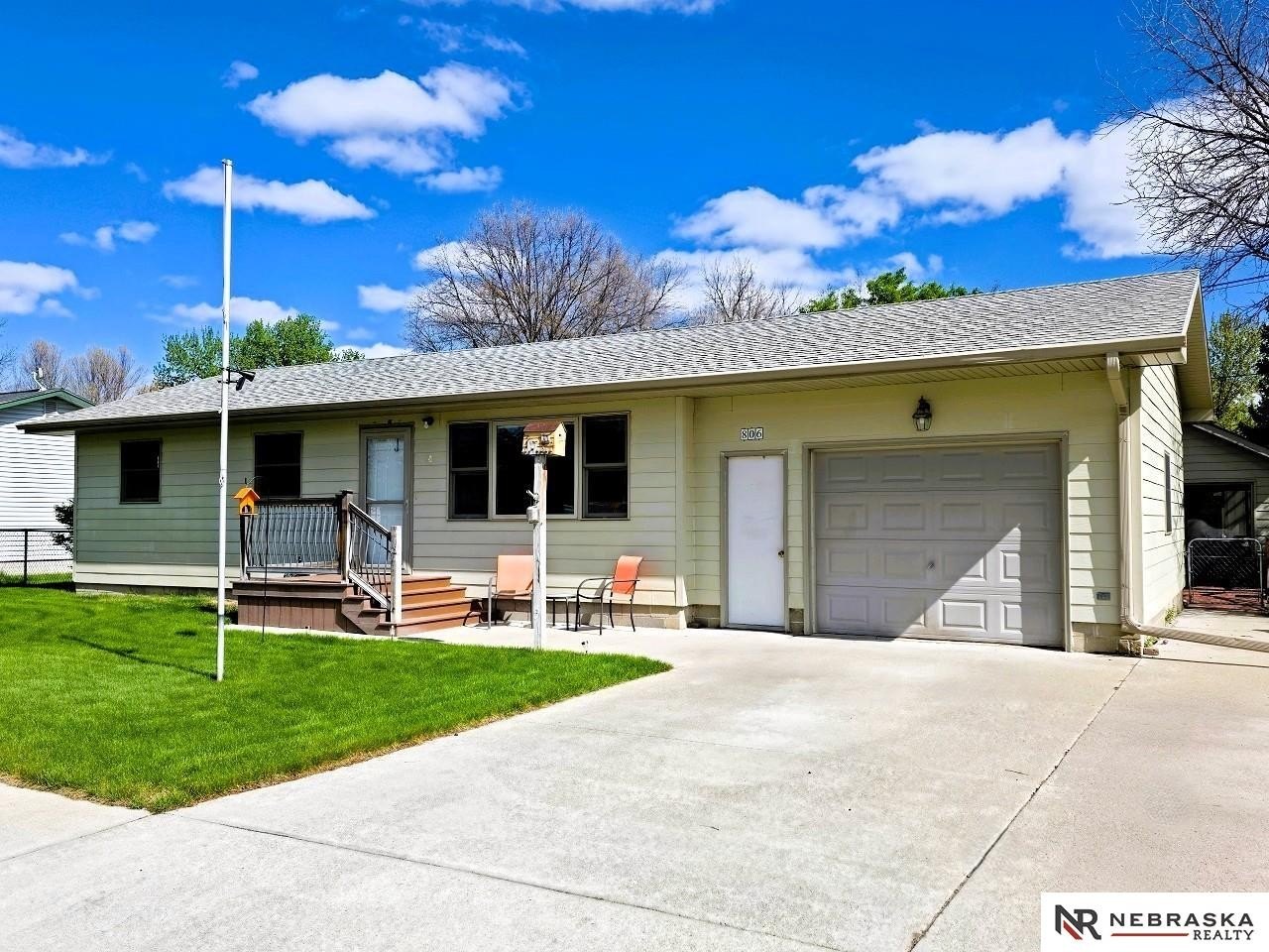 Single Family 3BR 2BA - 806 W Candice Street, Valentine, NE